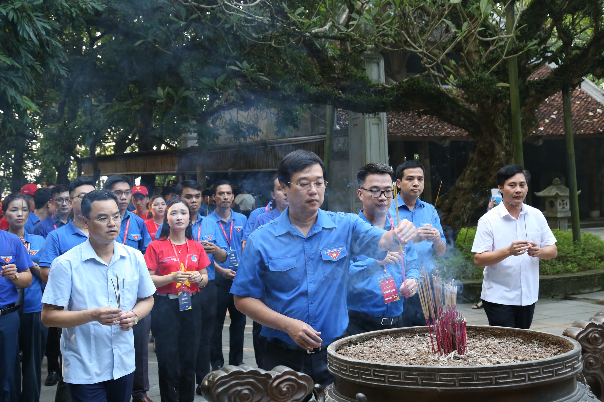 1.000 bạn trẻ xếp hình dải đất hình chữ S khởi động hành trình Tôi yêu Tổ quốc tôi - Ảnh 2. 1.000 bạn trẻ xếp hình dải đất hình chữ S khởi động hành trình Tôi yêu Tổ quốc tôi - Ảnh 2.