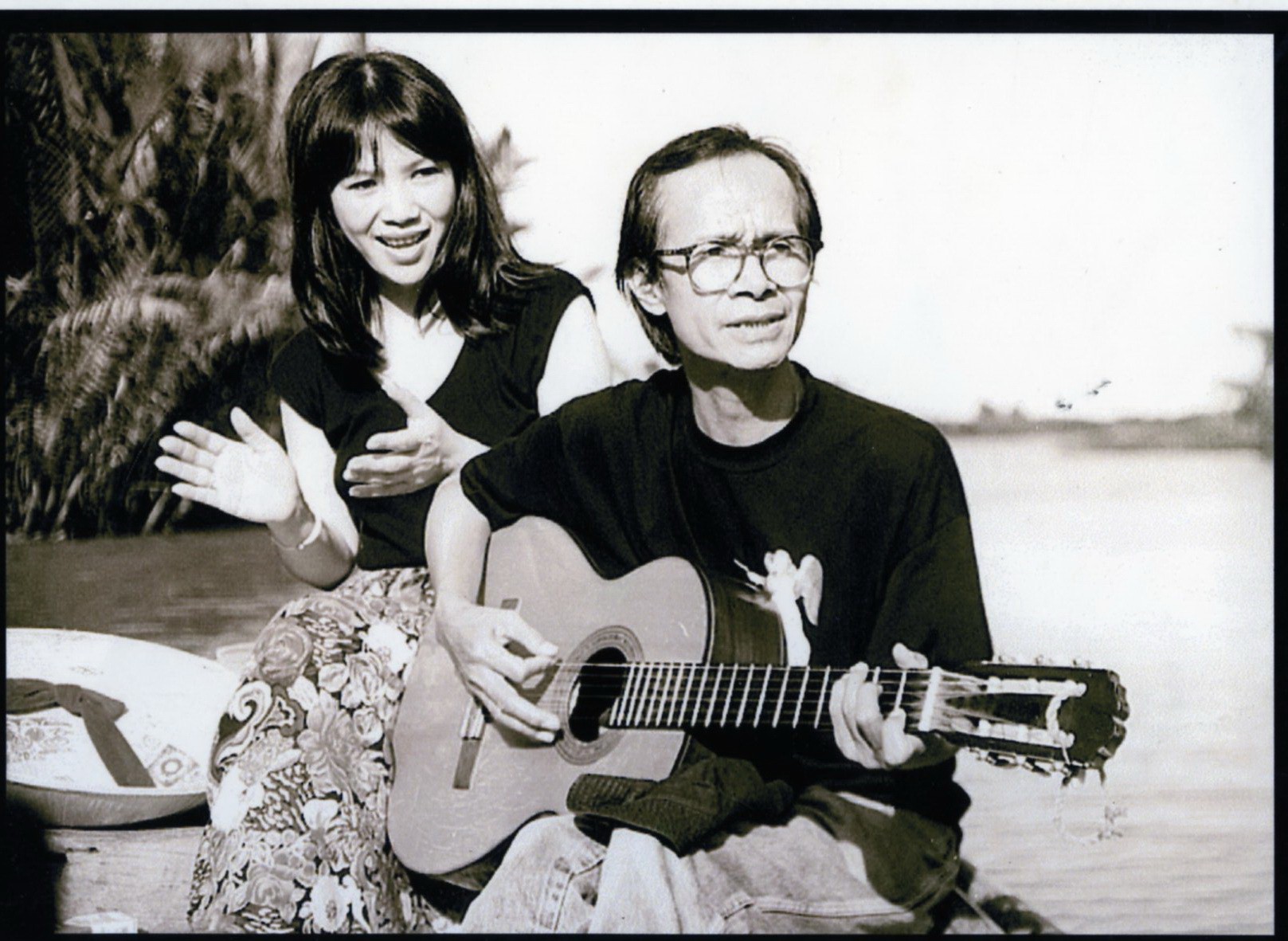 Google vinh danh nhạc sĩ Trịnh Công Sơn với biểu tượng Doodle - Ảnh 4. Google vinh danh nhạc sĩ Trịnh Công Sơn với biểu tượng Doodle - Ảnh 4.