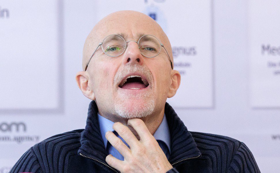 Sẽ ghép đầu người sau ghép thành công cột sống chó, khỉ? - Ảnh 2. Sẽ ghép đầu người sau ghép thành công cột sống chó, khỉ? - Ảnh 2.