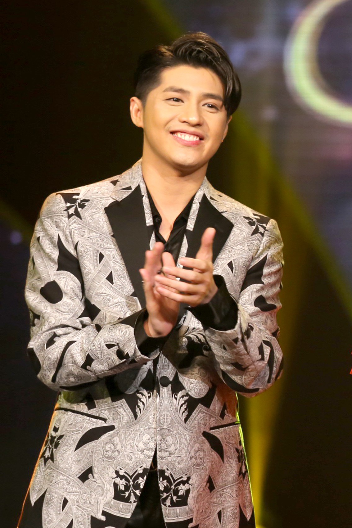 Sau chia tay Quỳnh Hương, Thay lời muốn nói trở lại với phiên bản mới - Ảnh 3. Sau chia tay Quỳnh Hương, Thay lời muốn nói trở lại với phiên bản mới - Ảnh 3.