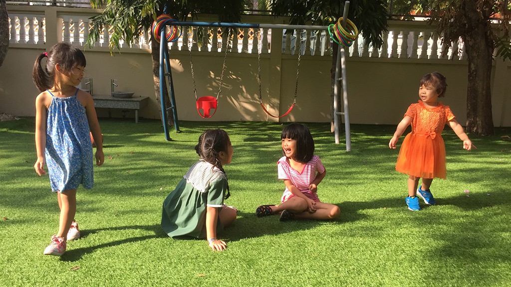 Nhiều trẻ bệnh do... thiếu nắng! - Ảnh 1.