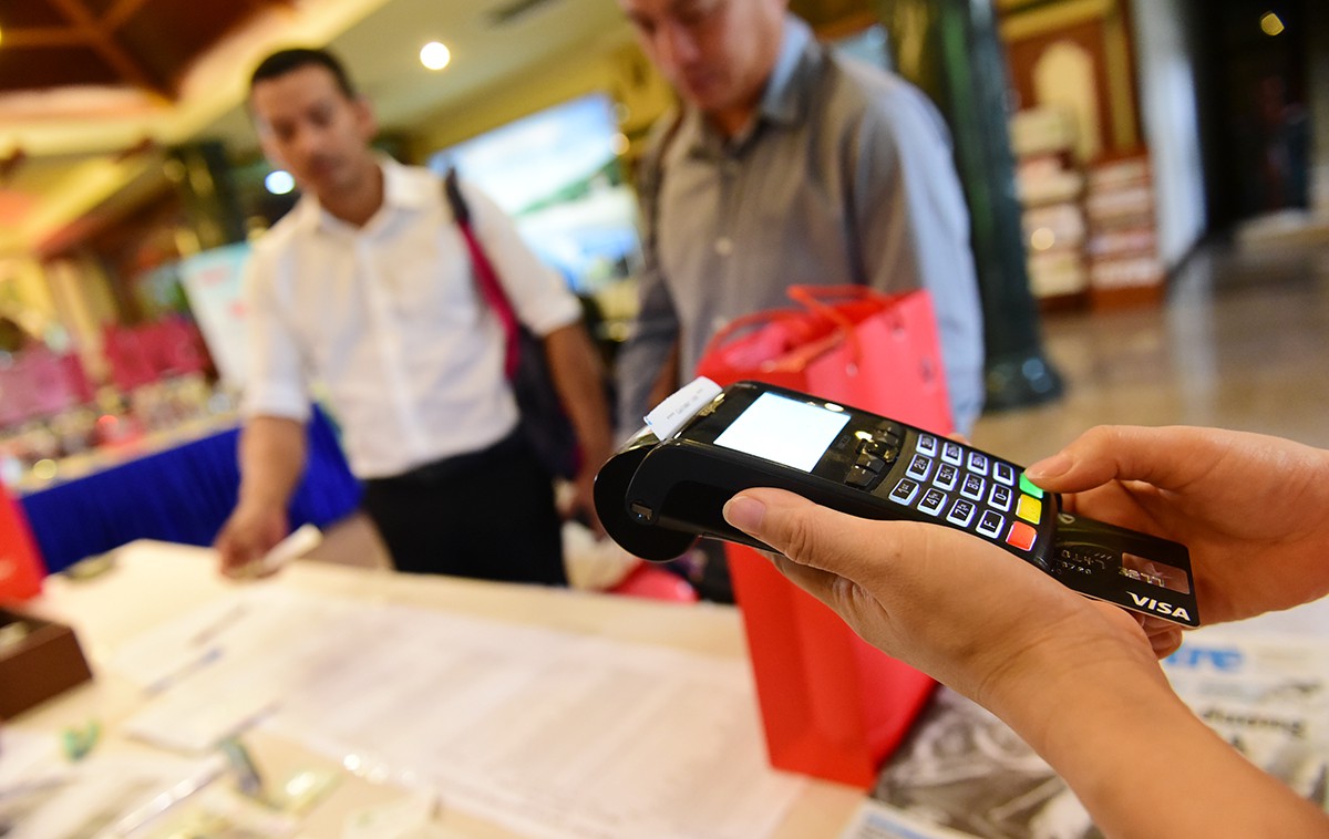 Choáng váng nợ thẻ tín dụng 400.000 đồng bị tính lãi và phạt 3 triệu - Ảnh 1. Choáng váng nợ thẻ tín dụng 400.000 đồng bị tính lãi và phạt 3 triệu - Ảnh 1.