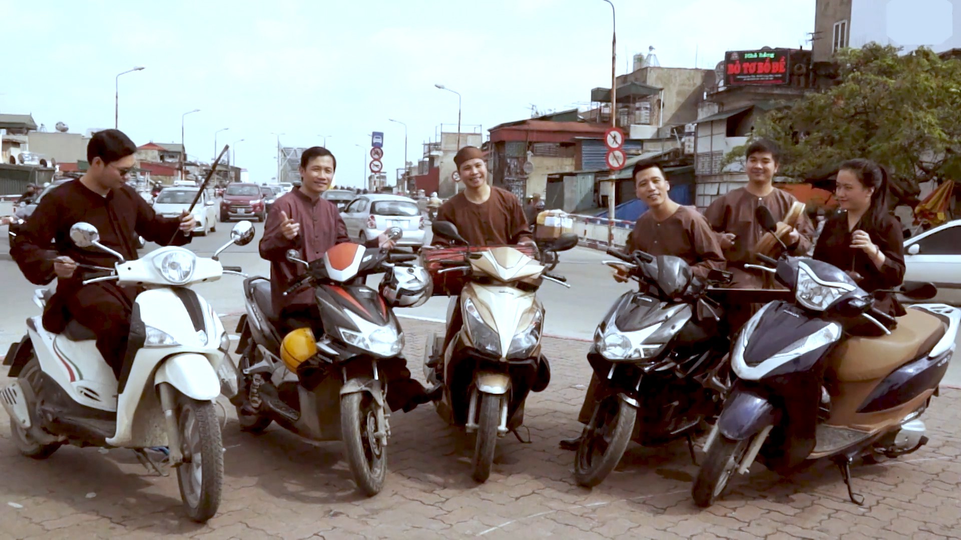 Xẩm Hà Thành ra MV Rượu bia tối kỵ lái xe - Dặn chồng chớ uống rượu bia - Ảnh 1. Xẩm Hà Thành ra MV Rượu bia tối kỵ lái xe - Dặn chồng chớ uống rượu bia - Ảnh 1.