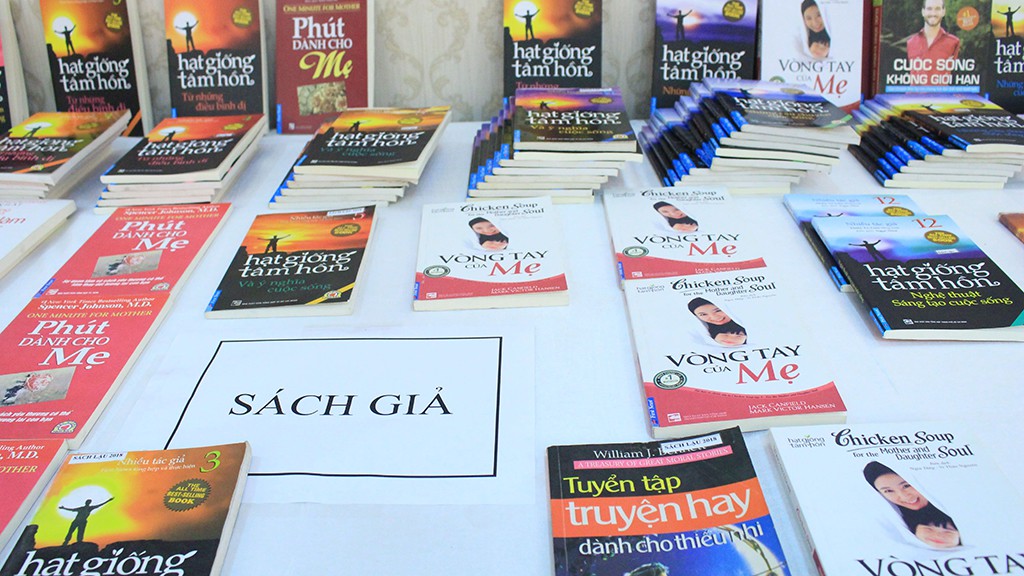 Sách lậu phát tán như virus trên các trang mua bán online - Ảnh 1. Sách lậu phát tán như virus trên các trang mua bán online - Ảnh 1.