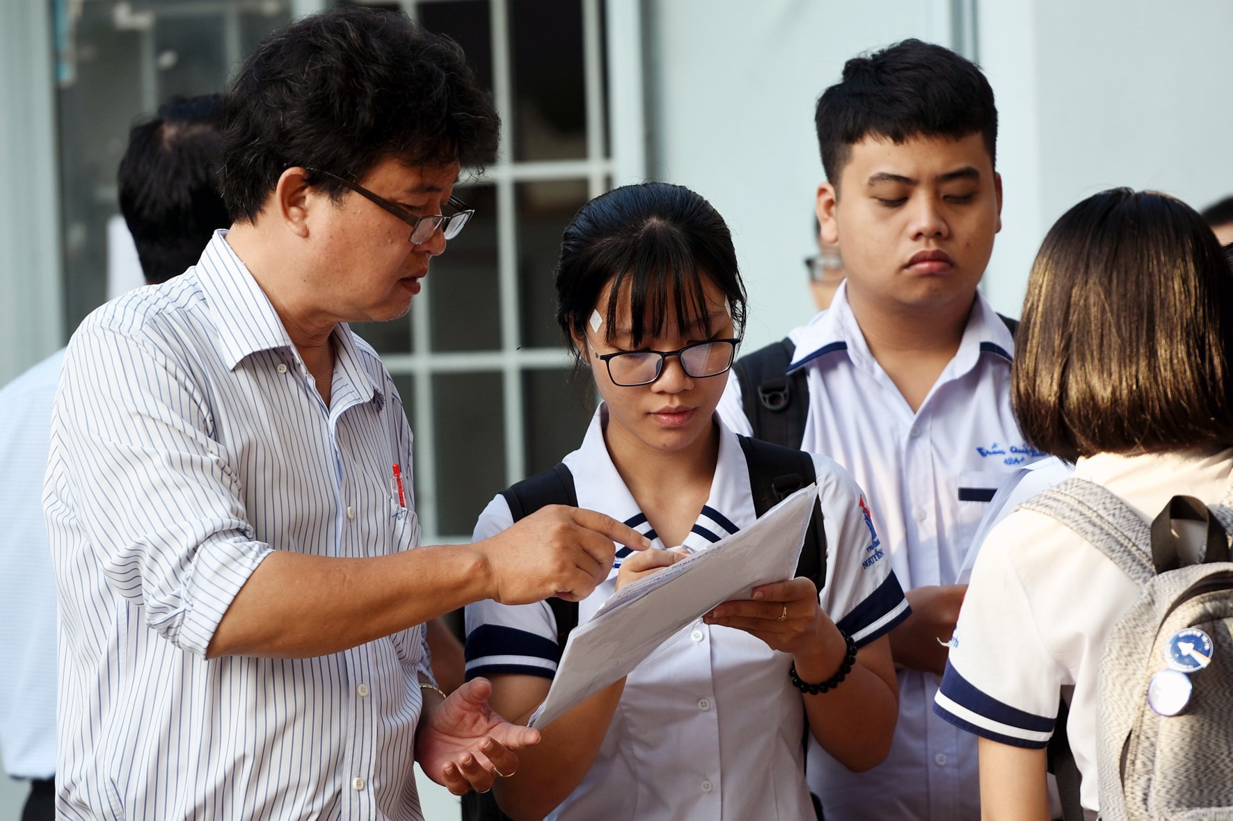 150 phút thi lý, hóa, sinh, đón đọc đề và gợi ý bài giải trên Tuổi Trẻ Online - Ảnh 10.