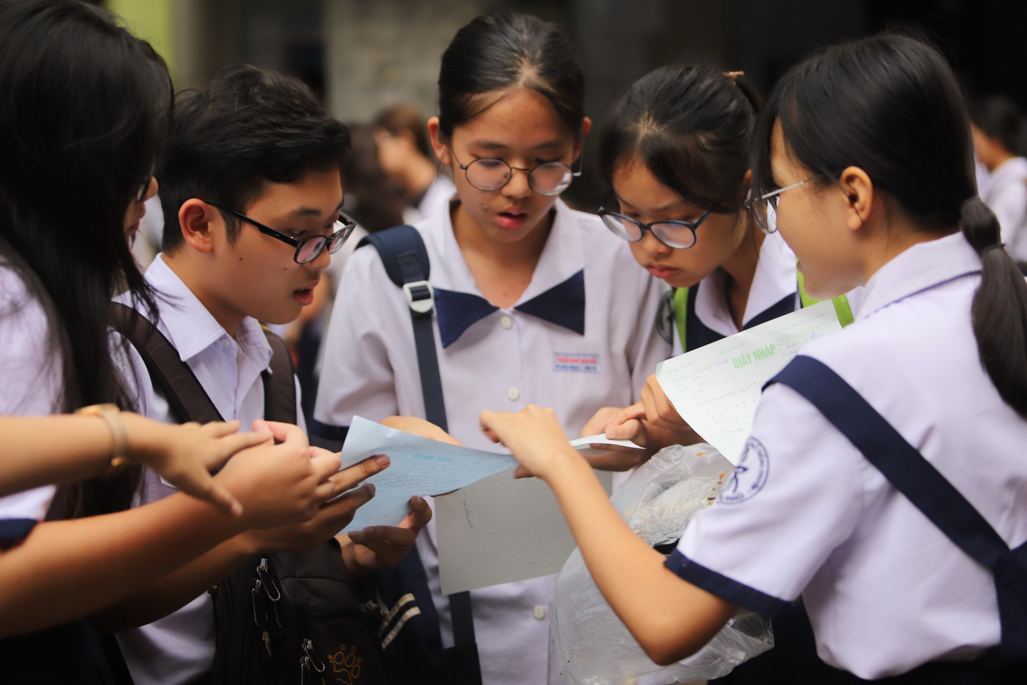 TP.HCM công bố đáp án các môn thi tuyển sinh lớp 10 - Ảnh 1. TP.HCM công bố đáp án các môn thi tuyển sinh lớp 10 - Ảnh 1.