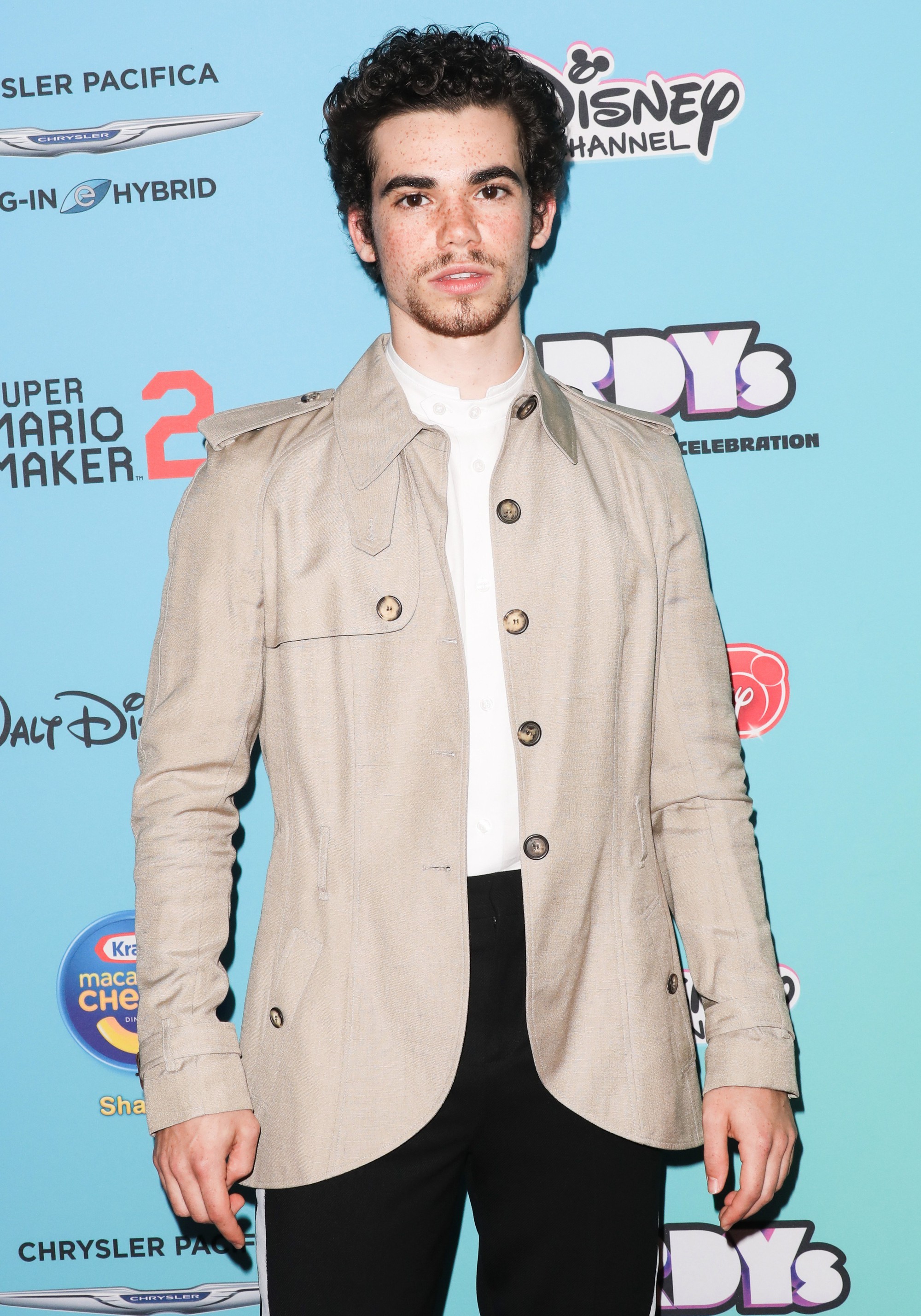 Sao Disney Channel, Cameron Boyce đột ngột qua đời ở tuổi 20 - Ảnh 3. Sao Disney Channel, Cameron Boyce đột ngột qua đời ở tuổi 20 - Ảnh 3.