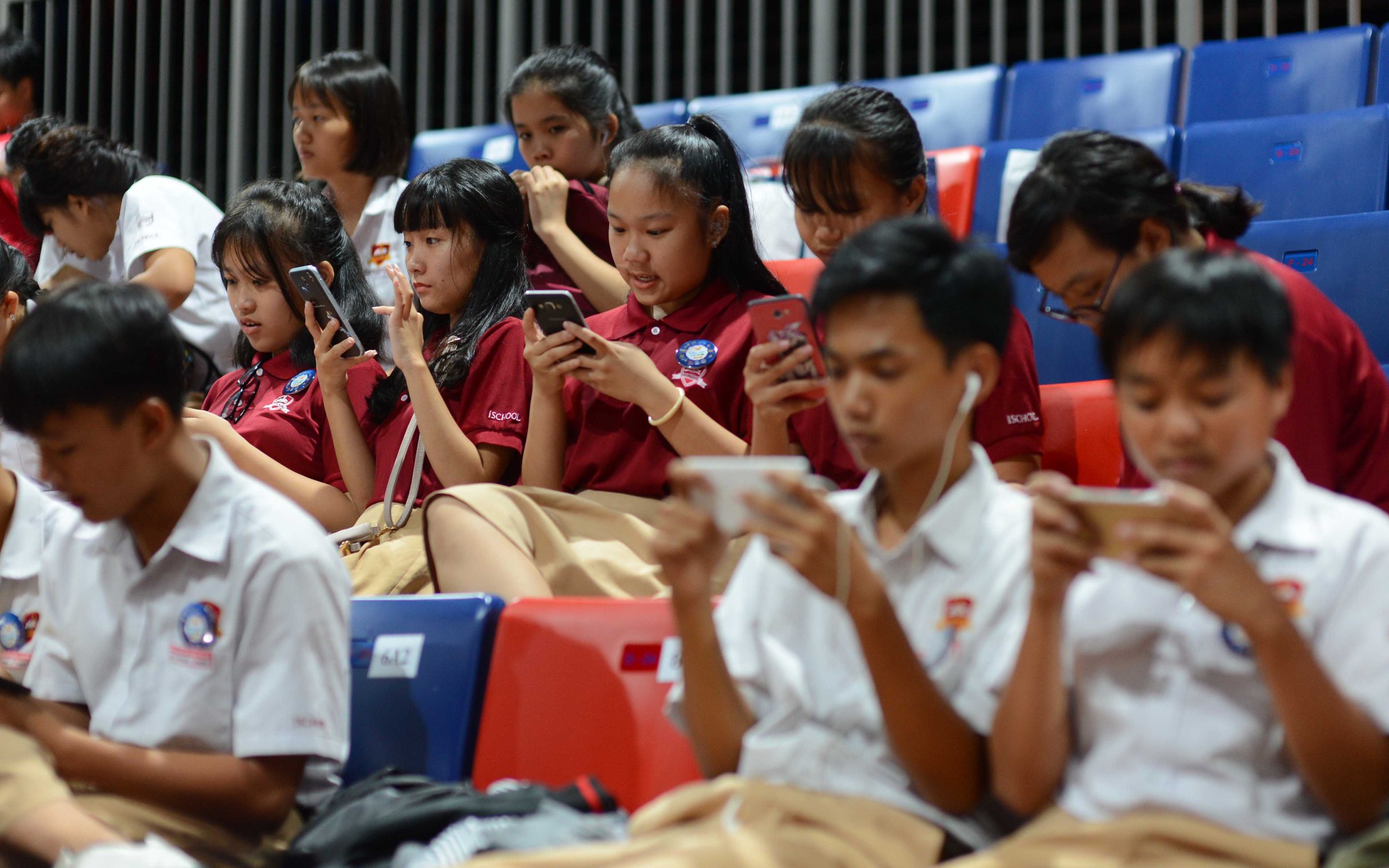 Khiến trẻ chơi game thấy thoải mái hơn ngoài đời, lỗi của ai? - Ảnh 1.