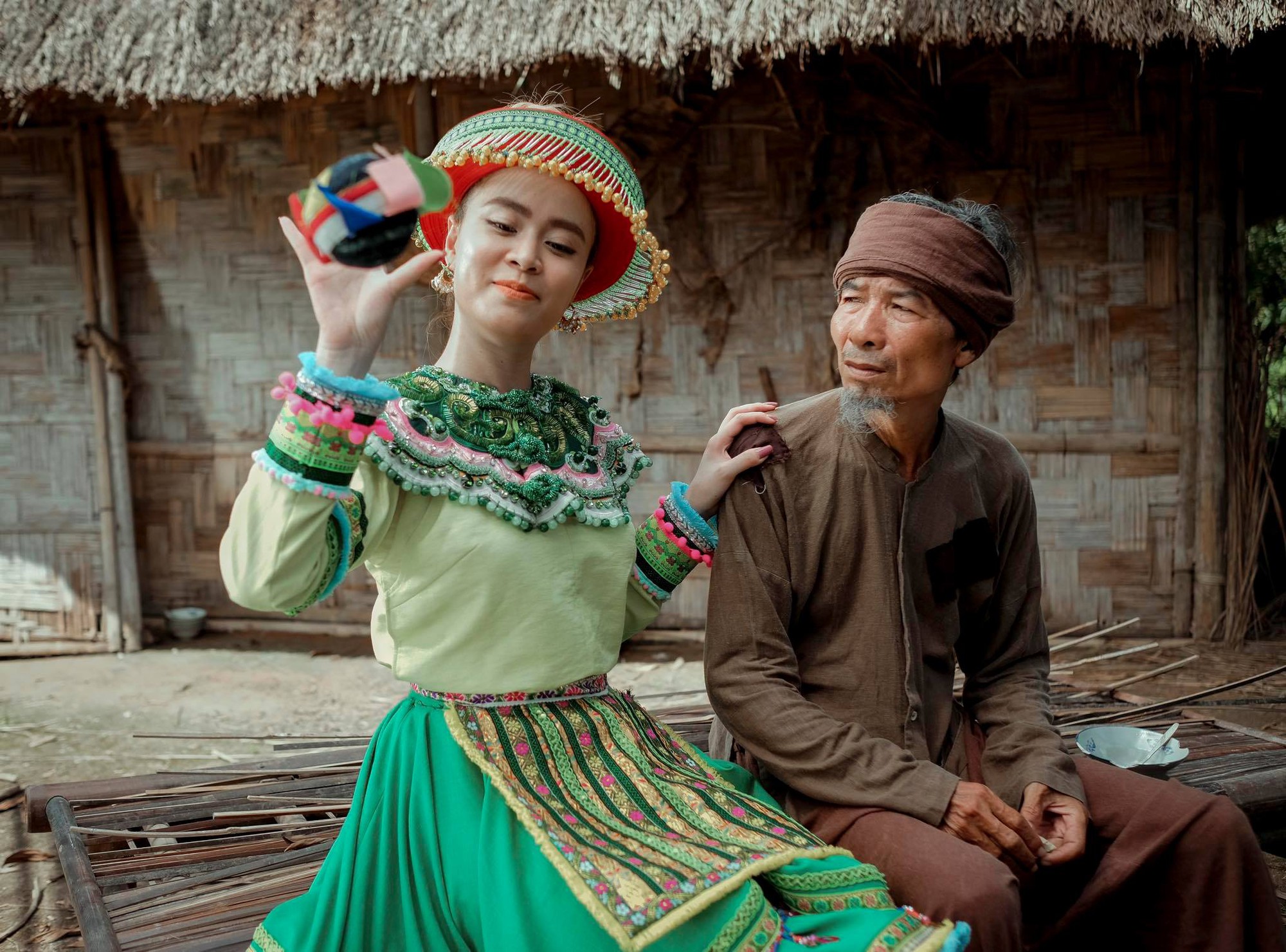 Dân mạng phát sốt với cover Để mị nói cho mà nghe của Hồng Vân, Hồng Đào, Chí Tài - Ảnh 4. Dân mạng phát sốt với cover Để mị nói cho mà nghe của Hồng Vân, Hồng Đào, Chí Tài - Ảnh 4.