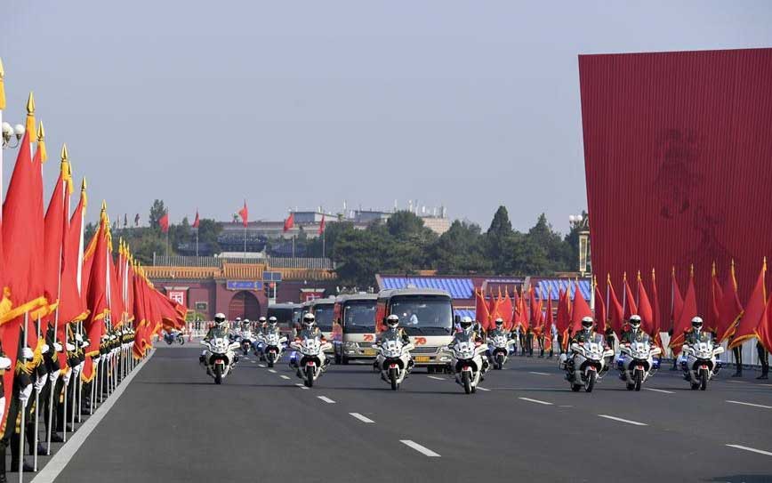 Trung Quốc duyệt binh hoành tráng mừng 70 năm quốc khánh - Ảnh 1.