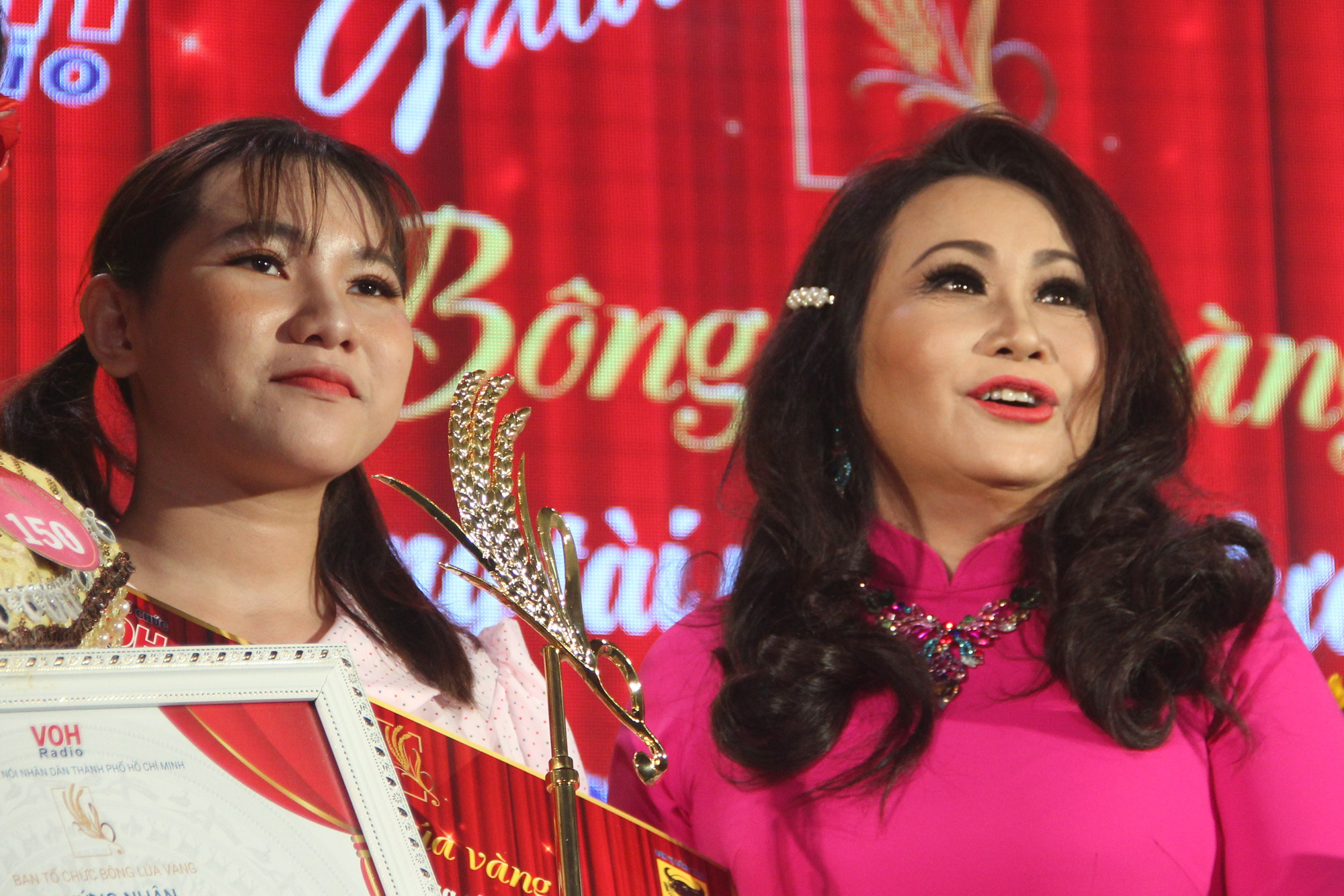 Cô bé 17 tuổi đoạt giải Bông lúa vàng 2019 - Ảnh 1. Cô bé 17 tuổi đoạt giải Bông lúa vàng 2019 - Ảnh 1.