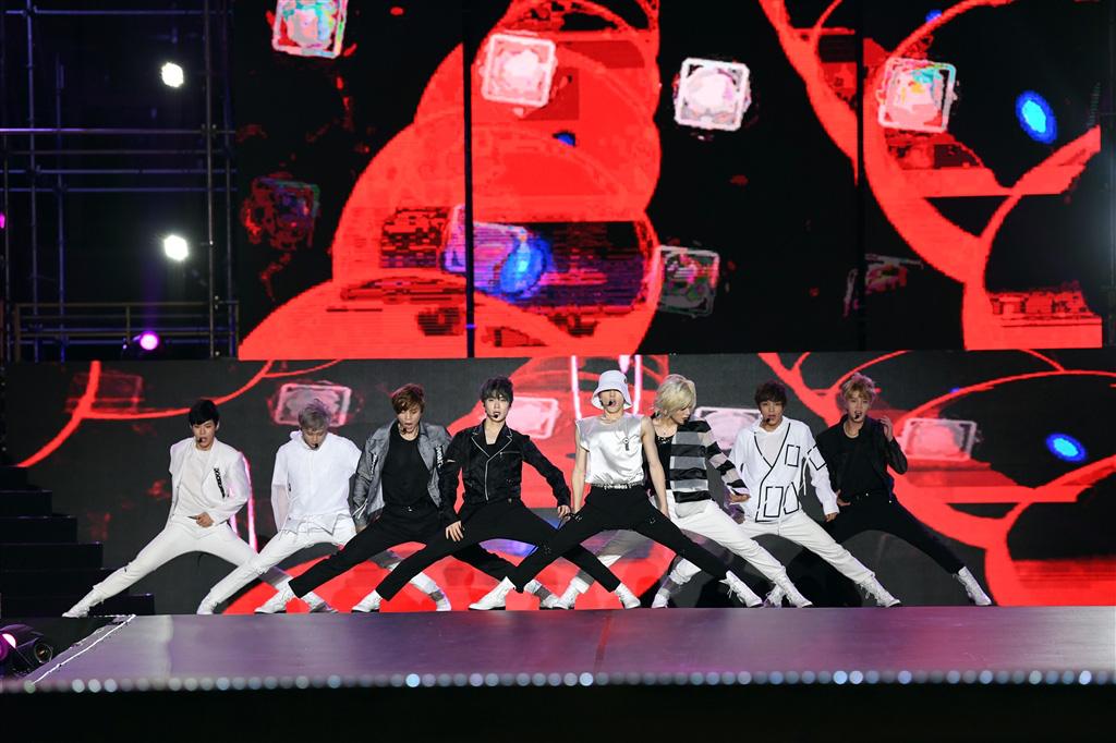 Đội mưa rét, trốn cha mẹ đi xem EXO-SC, Taemin, NCT 127... biểu diễn - Ảnh 7. Đội mưa rét, trốn cha mẹ đi xem EXO-SC, Taemin, NCT 127... biểu diễn - Ảnh 7.