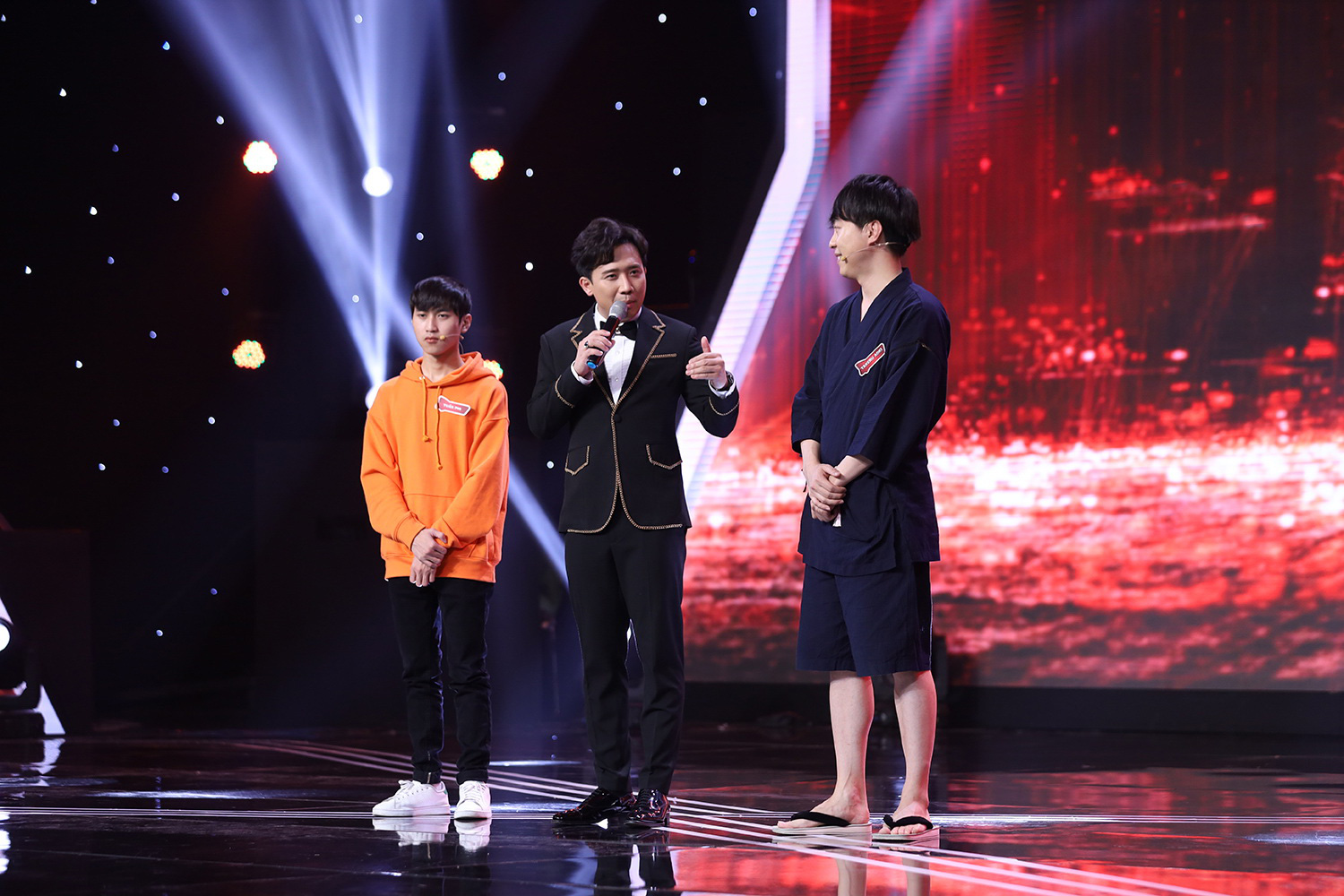 Siêu trí tuệ Việt Nam mùa 1: Tuấn Phi, Huy Hoàng qua mặt đối thủ Nhật - Ảnh 6. Siêu trí tuệ Việt Nam mùa 1: Tuấn Phi, Huy Hoàng qua mặt đối thủ Nhật - Ảnh 6.