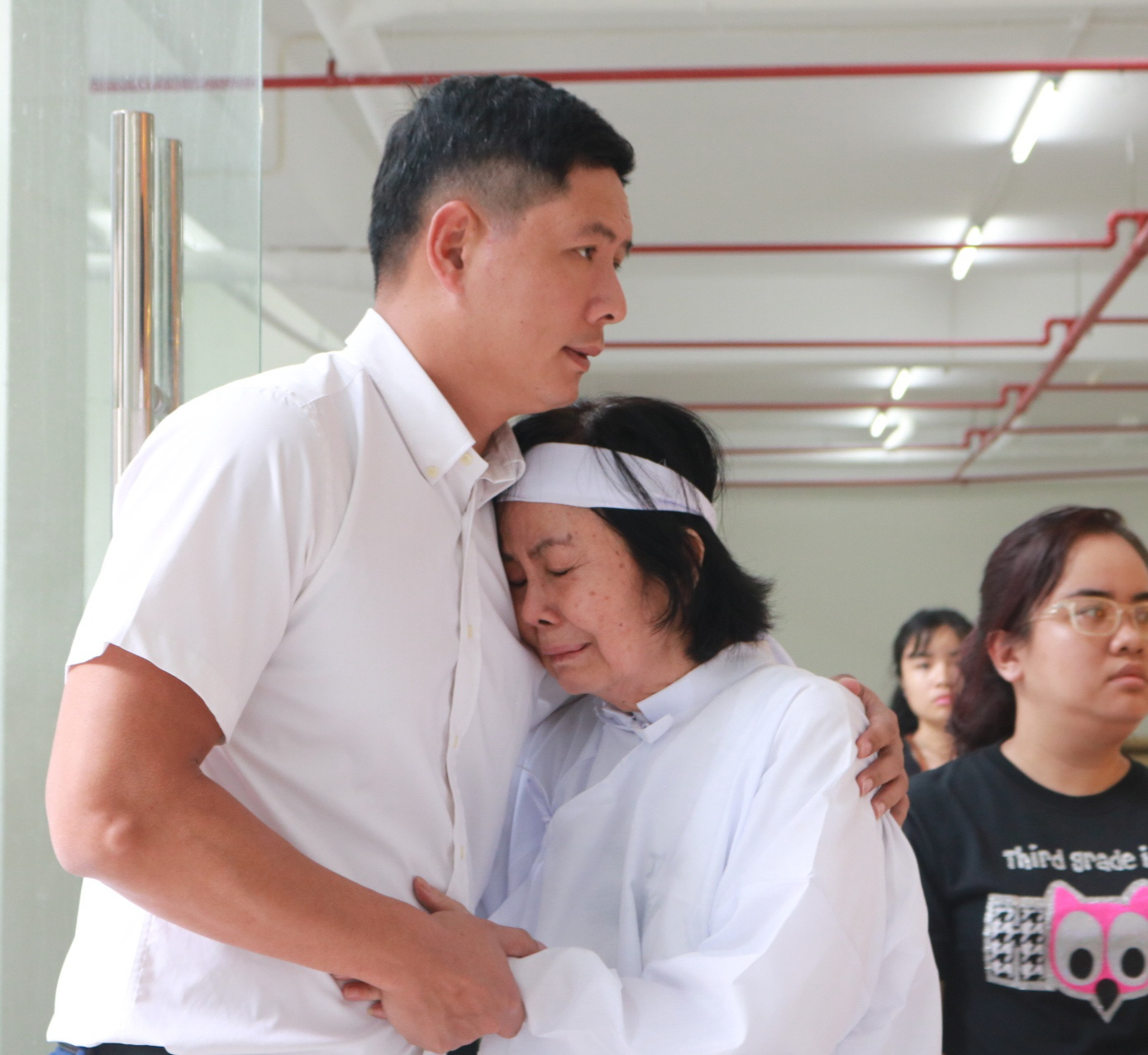 Nguyên Thủ tướng Nguyễn Tấn Dũng và nhiều nghệ sĩ đến chia buồn cùng gia đình Nguyễn Chánh Tín - Ảnh 7. Nguyên Thủ tướng Nguyễn Tấn Dũng và nhiều nghệ sĩ đến chia buồn cùng gia đình Nguyễn Chánh Tín - Ảnh 7.