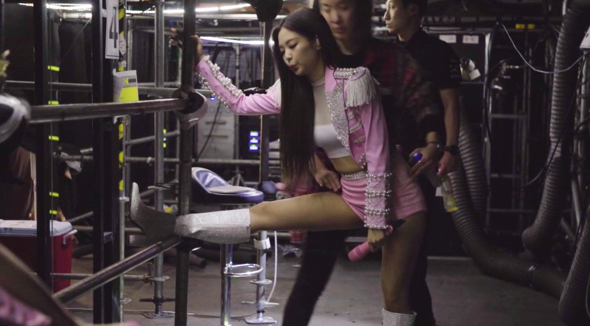 Phim về Blackpink: Những giọt nước mắt và sự trống rỗng của danh tiếng - Ảnh 7. Phim về Blackpink: Những giọt nước mắt và sự trống rỗng của danh tiếng - Ảnh 7.