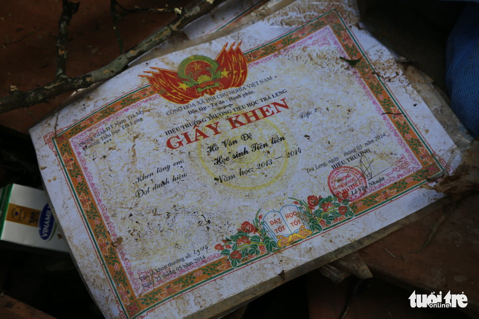 Những hình ảnh đầu tiên ngôi làng bị vùi lấp tại Trà Leng, Nam Trà My - Ảnh 8. Những hình ảnh đầu tiên ngôi làng bị vùi lấp tại Trà Leng, Nam Trà My - Ảnh 8.