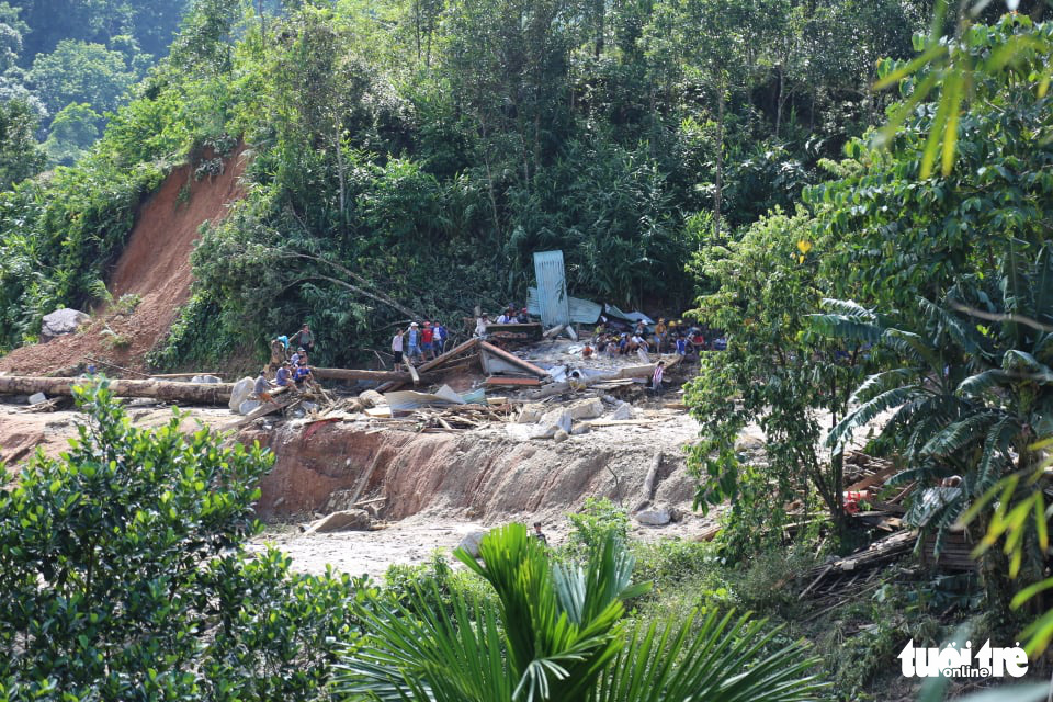 Những hình ảnh đầu tiên ngôi làng bị vùi lấp tại Trà Leng, Nam Trà My - Ảnh 5. Những hình ảnh đầu tiên ngôi làng bị vùi lấp tại Trà Leng, Nam Trà My - Ảnh 5.