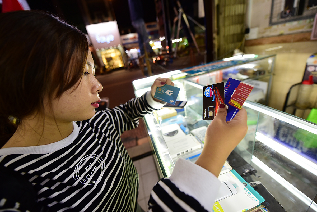 Đủ cách giội bom điện thoại - Ảnh 1. Đủ cách giội bom điện thoại - Ảnh 1.