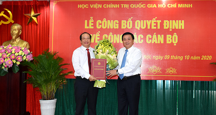 PGS.TS Lưu Văn An được bổ nhiệm quyền giám đốc Học viện Báo chí và tuyên truyền - Ảnh 1. PGS.TS Lưu Văn An được bổ nhiệm quyền giám đốc Học viện Báo chí và tuyên truyền - Ảnh 1.