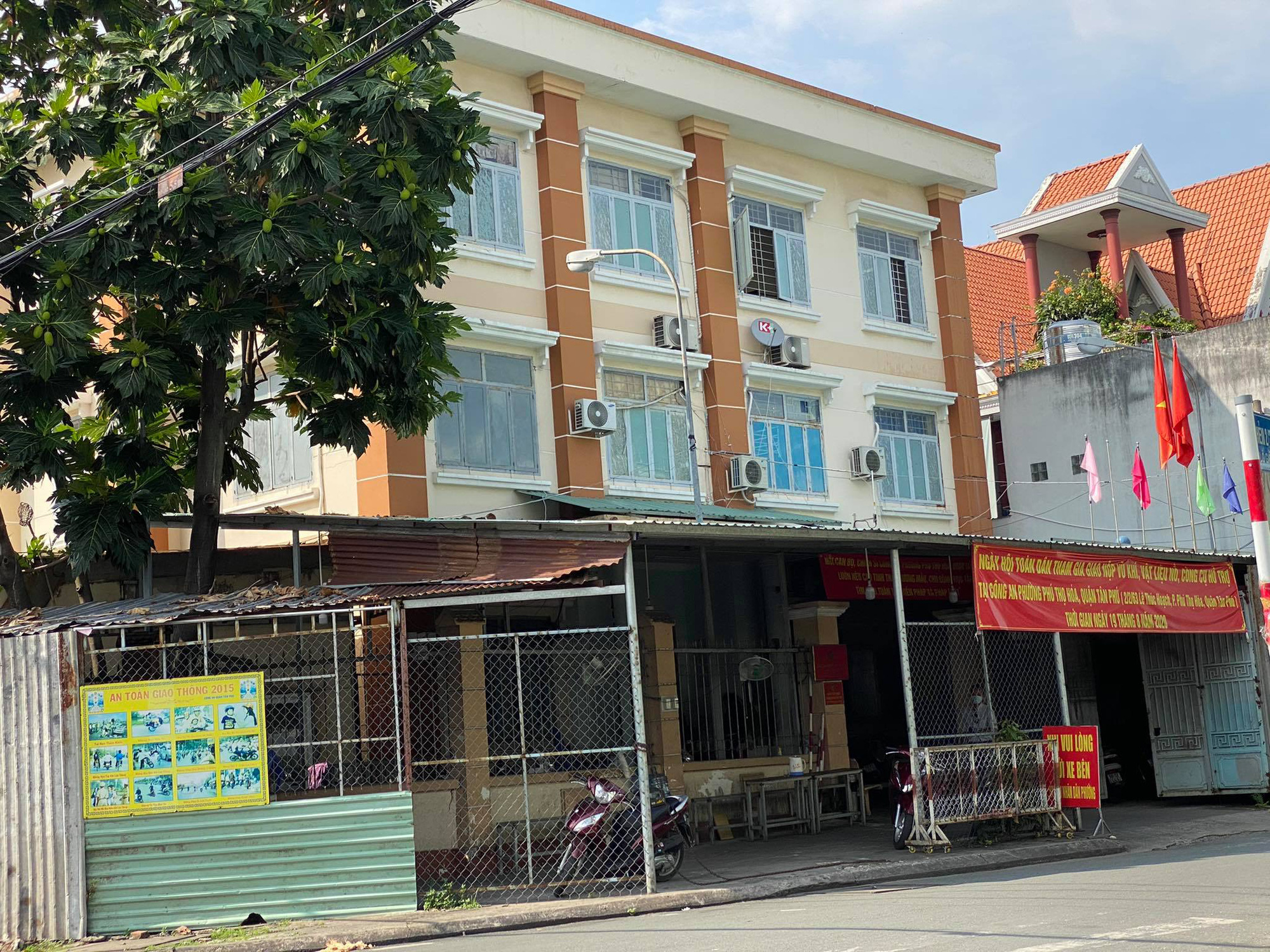 Vụ bắt 7 cán bộ công an nhận tiền bảo kê: Khởi tố, bắt tạm giam thêm 1 thượng úy công an - Ảnh 1. Vụ bắt 7 cán bộ công an nhận tiền bảo kê: Khởi tố, bắt tạm giam thêm 1 thượng úy công an - Ảnh 1.