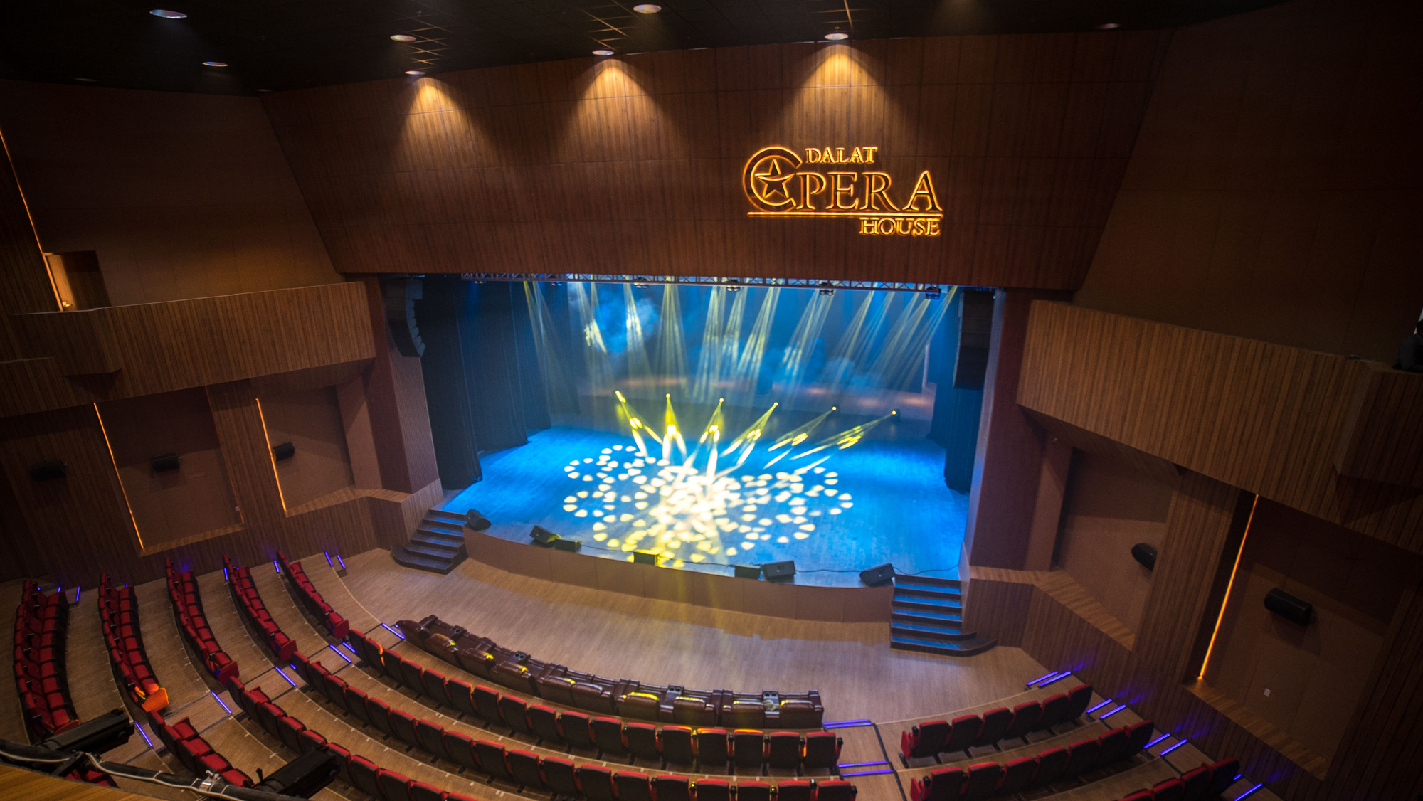 Khối công trình Hoa dã quỳ trung tâm Đà Lạt trở thành nhà hát - Ảnh 2. Khối công trình Hoa dã quỳ trung tâm Đà Lạt trở thành nhà hát - Ảnh 2.