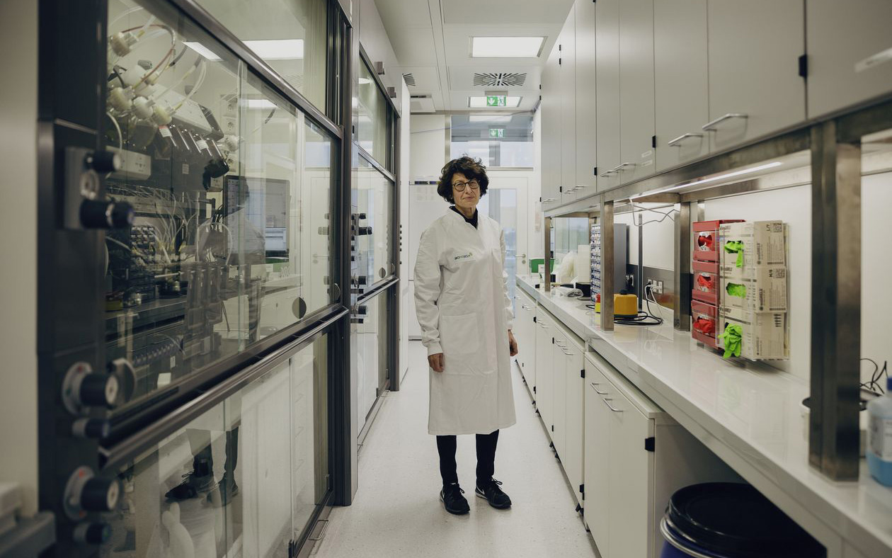 Công nghệ mRNA, cứu tinh của nhân loại? - Ảnh 1. Công nghệ mRNA, cứu tinh của nhân loại? - Ảnh 1.