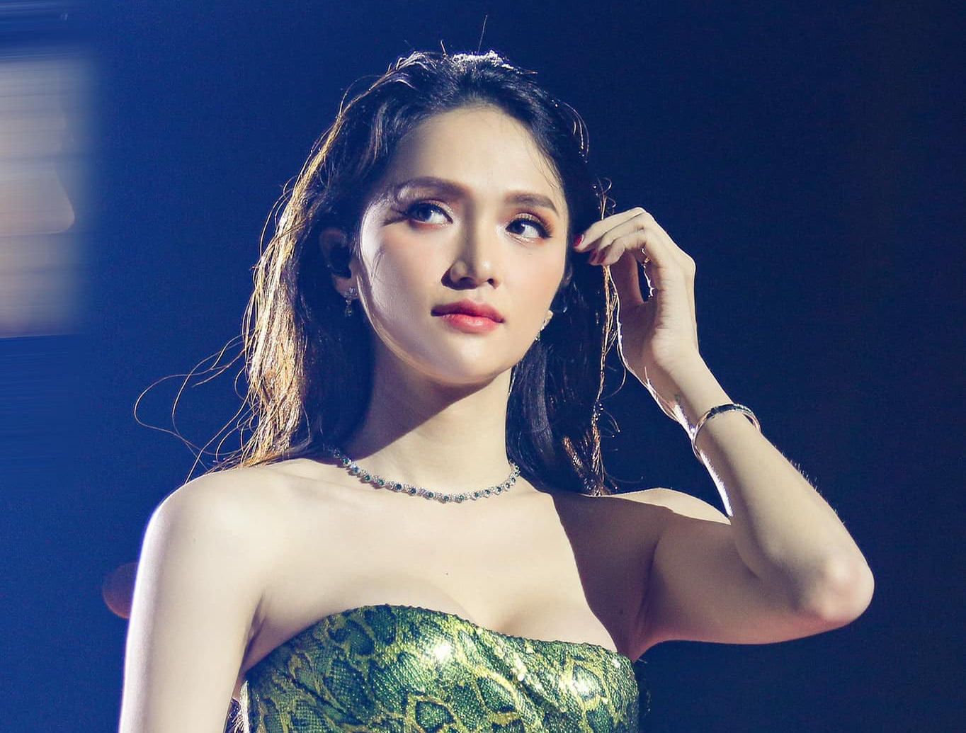 Hương Giang tạm dừng hoạt động: Giới hạn của thách thức dư luận - Ảnh 1. Hương Giang tạm dừng hoạt động: Giới hạn của thách thức dư luận - Ảnh 1.