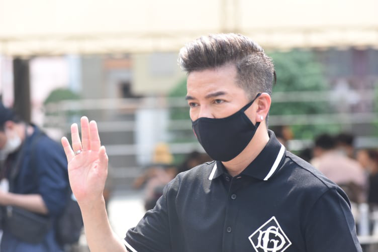 Hoài Linh, Việt Hương mang khăn tang trong suốt tang lễ Chí Tài - Ảnh 10.