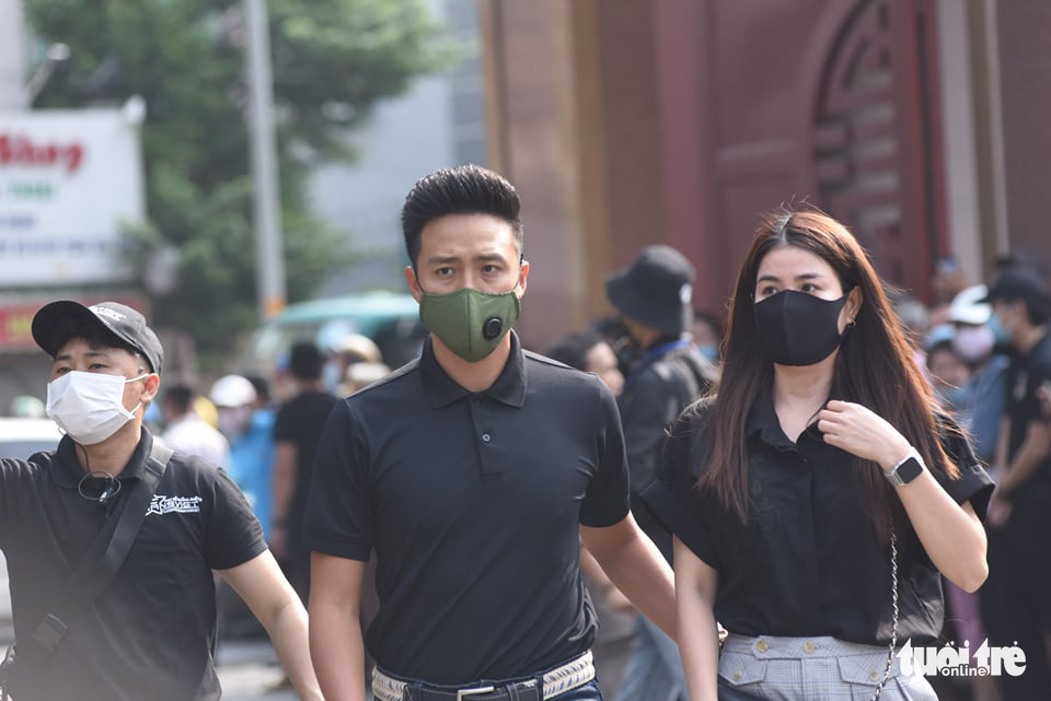 Hoài Linh, Việt Hương mang khăn tang trong suốt tang lễ Chí Tài - Ảnh 17.