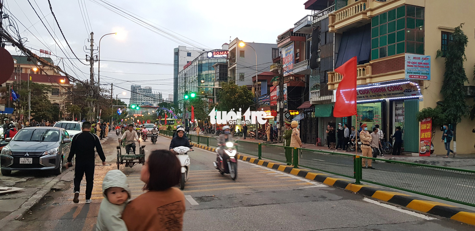 Vụ tài xế xe khách bị hành hung: Bắt giám đốc Công ty Phúc Cường, lộ cả kho đao kiếm - Ảnh 1. Vụ tài xế xe khách bị hành hung: Bắt giám đốc Công ty Phúc Cường, lộ cả kho đao kiếm - Ảnh 1.