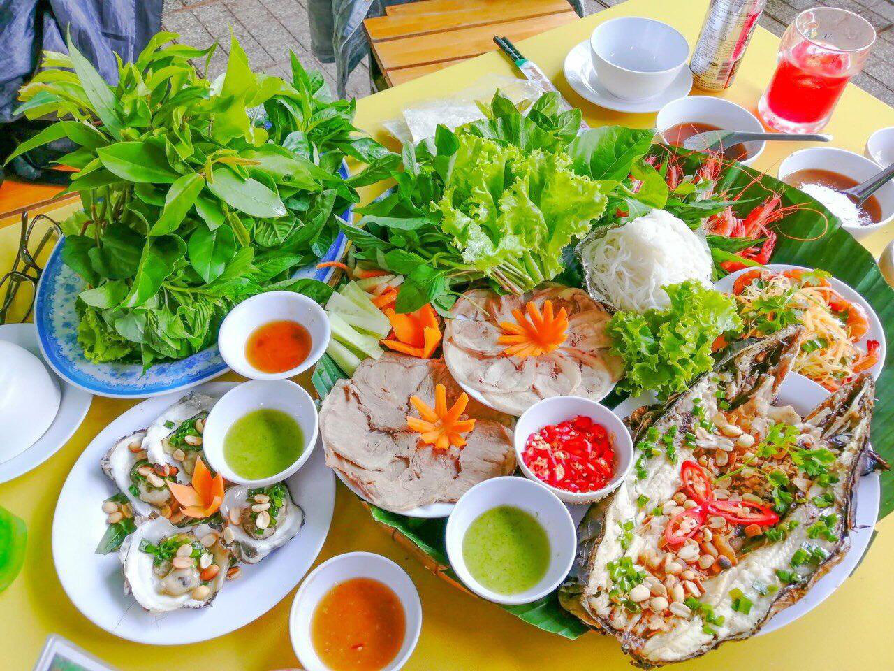 Cuốn… rau rừng gây thương nhớ - Ảnh 1.