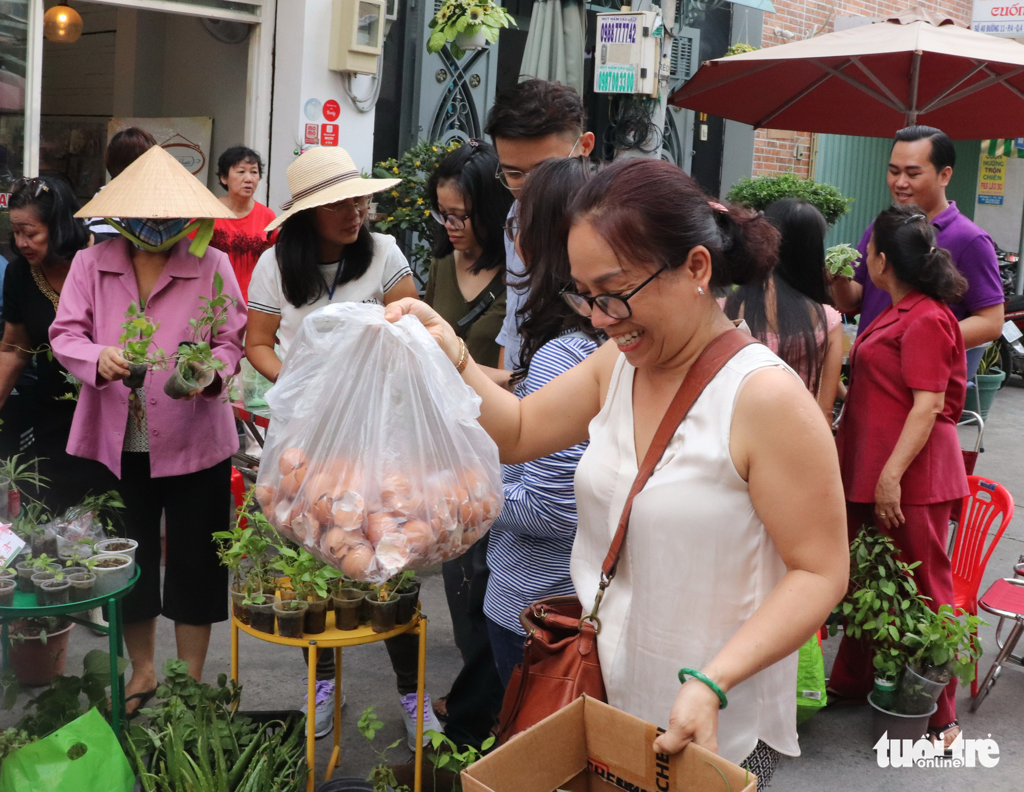 Trao đổi cây xanh với giá 0 đồng - Ảnh 8. Trao đổi cây xanh với giá 0 đồng - Ảnh 8.