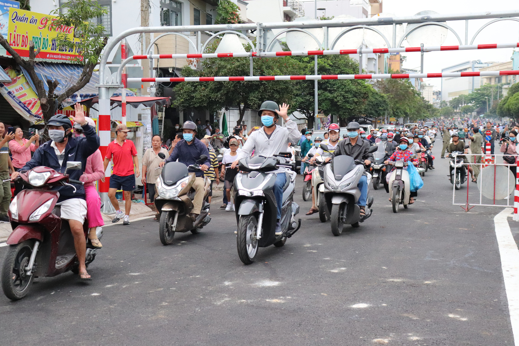 Thông xe cầu An Phú Đông, từ Gò Vấp qua quận 12 hết cảnh qua sông lụy đò - Ảnh 1. Thông xe cầu An Phú Đông, từ Gò Vấp qua quận 12 hết cảnh qua sông lụy đò - Ảnh 1.