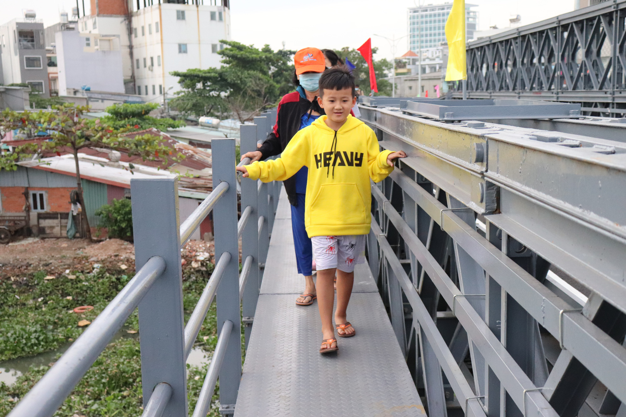 Thông xe cầu An Phú Đông, từ Gò Vấp qua quận 12 hết cảnh qua sông lụy đò - Ảnh 3. Thông xe cầu An Phú Đông, từ Gò Vấp qua quận 12 hết cảnh qua sông lụy đò - Ảnh 3.