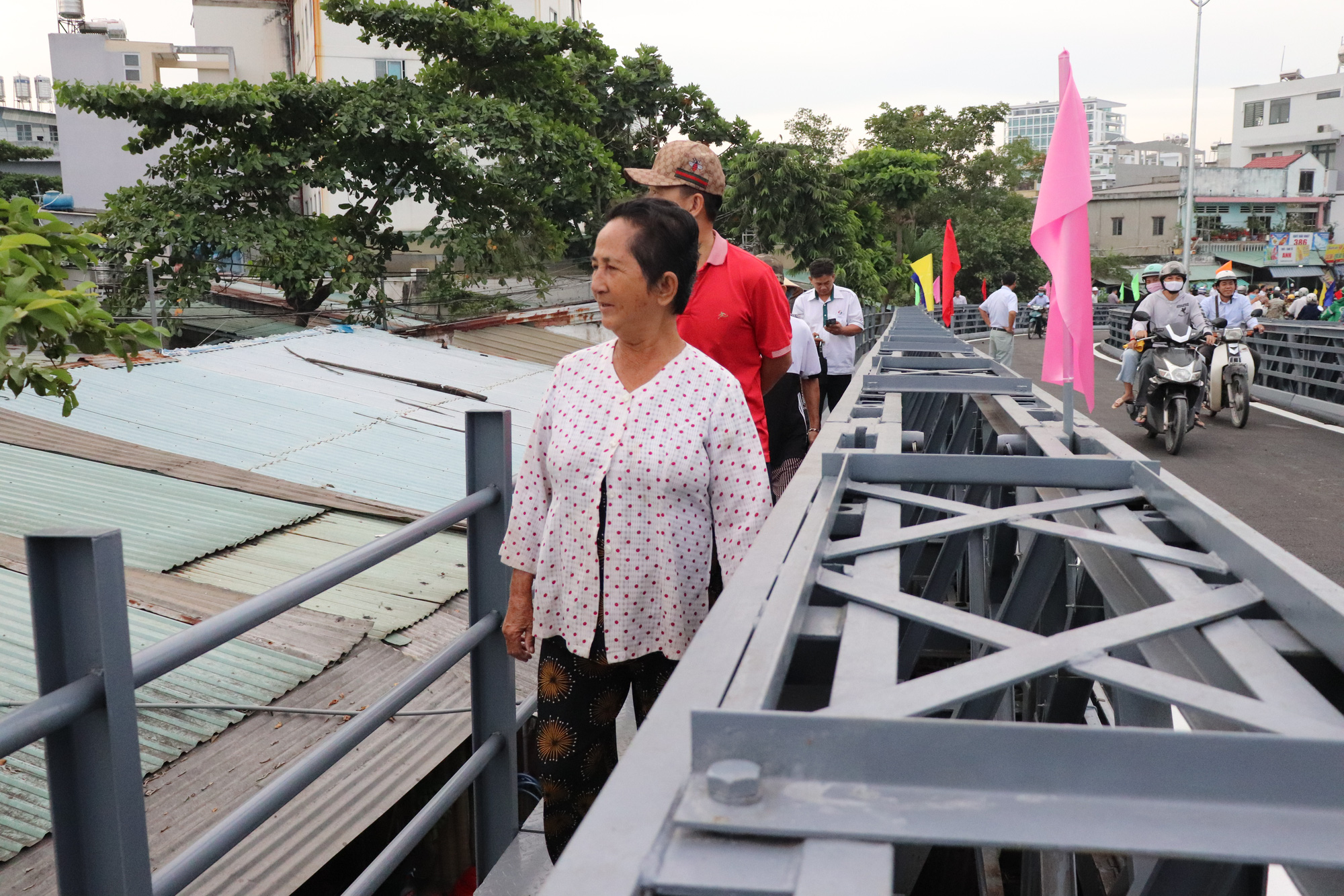 Thông xe cầu An Phú Đông, từ Gò Vấp qua quận 12 hết cảnh qua sông lụy đò - Ảnh 4. Thông xe cầu An Phú Đông, từ Gò Vấp qua quận 12 hết cảnh qua sông lụy đò - Ảnh 4.