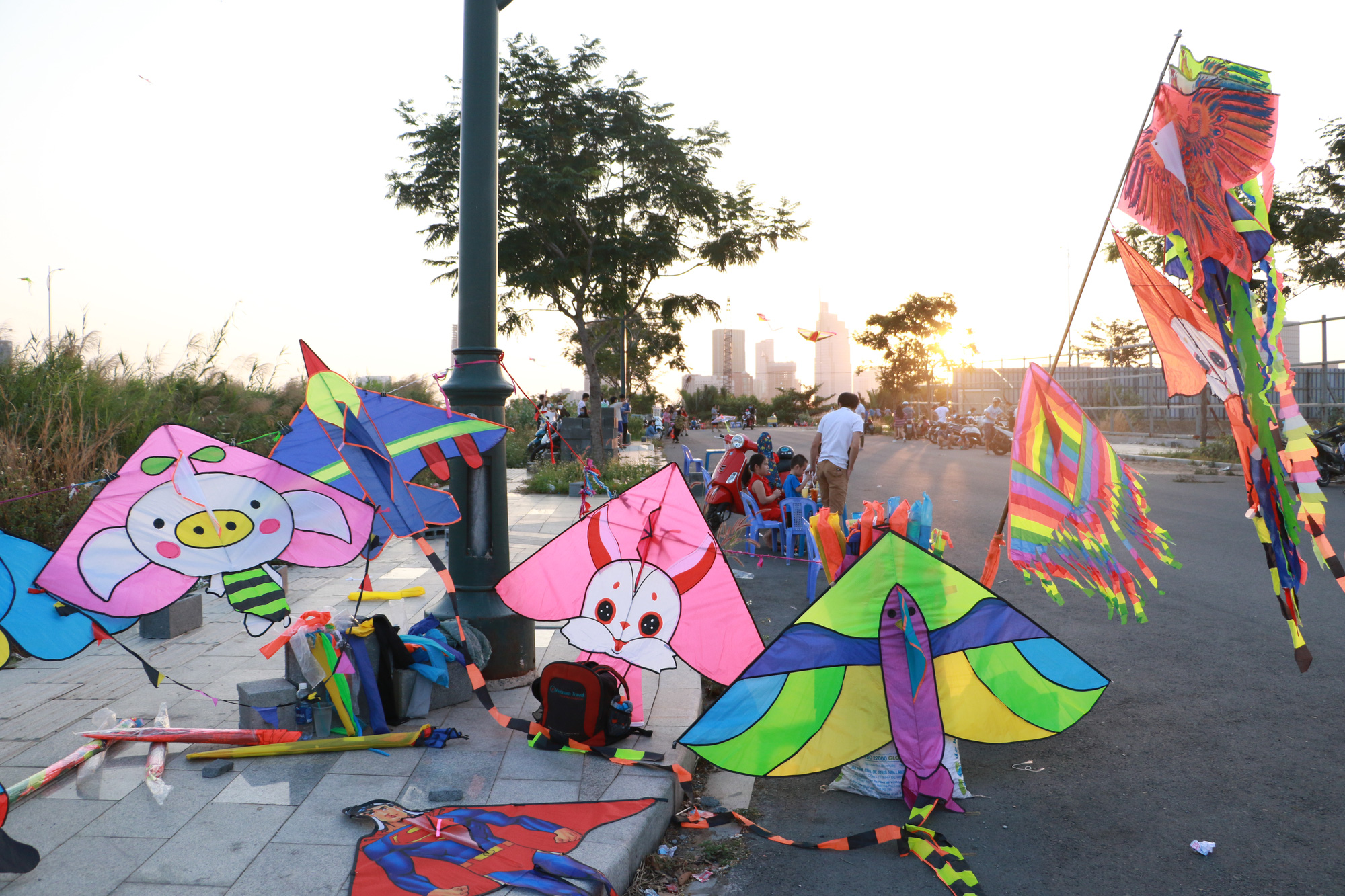 Mùa diều lộng gió ở Sài Gòn - Ảnh 3.