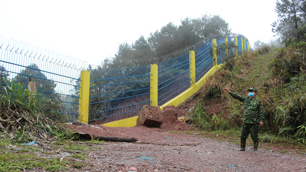 Trắng đêm phòng dịch trong rừng biên giới - Ảnh 1. Trắng đêm phòng dịch trong rừng biên giới - Ảnh 1.