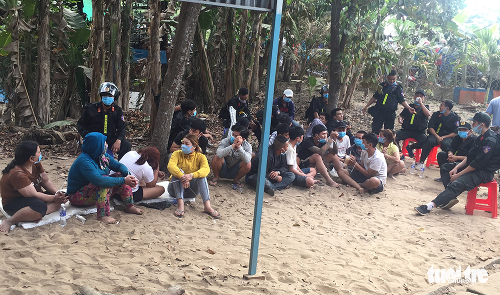 Triệt xóa sới bạc khủng giữa khuya ở An Giang, tạm giữ 31 con bạc - Ảnh 1. Triệt xóa sới bạc khủng giữa khuya ở An Giang, tạm giữ 31 con bạc - Ảnh 1.