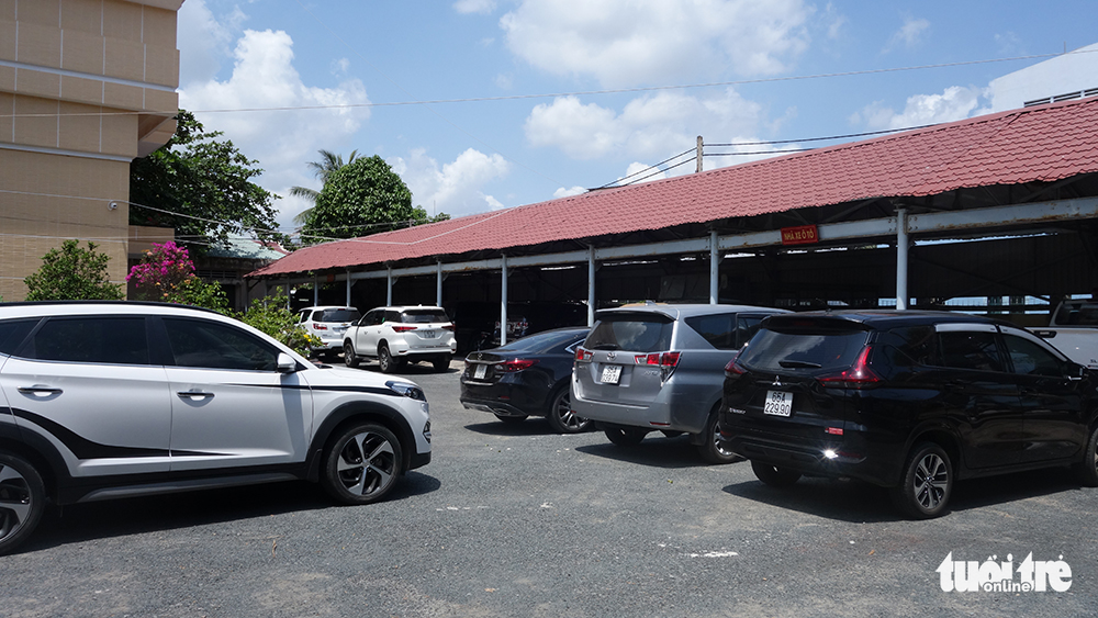 Triệt xóa sới bạc khủng giữa khuya ở An Giang, tạm giữ 31 con bạc - Ảnh 2. Triệt xóa sới bạc khủng giữa khuya ở An Giang, tạm giữ 31 con bạc - Ảnh 2.