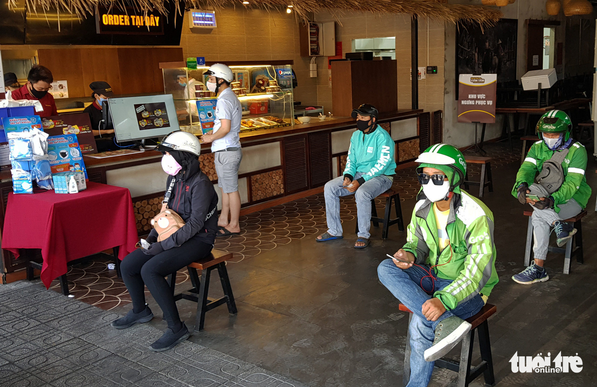 Độc đáo các cách mà người Sài Gòn đang né dịch COVID-19 - Ảnh 1.