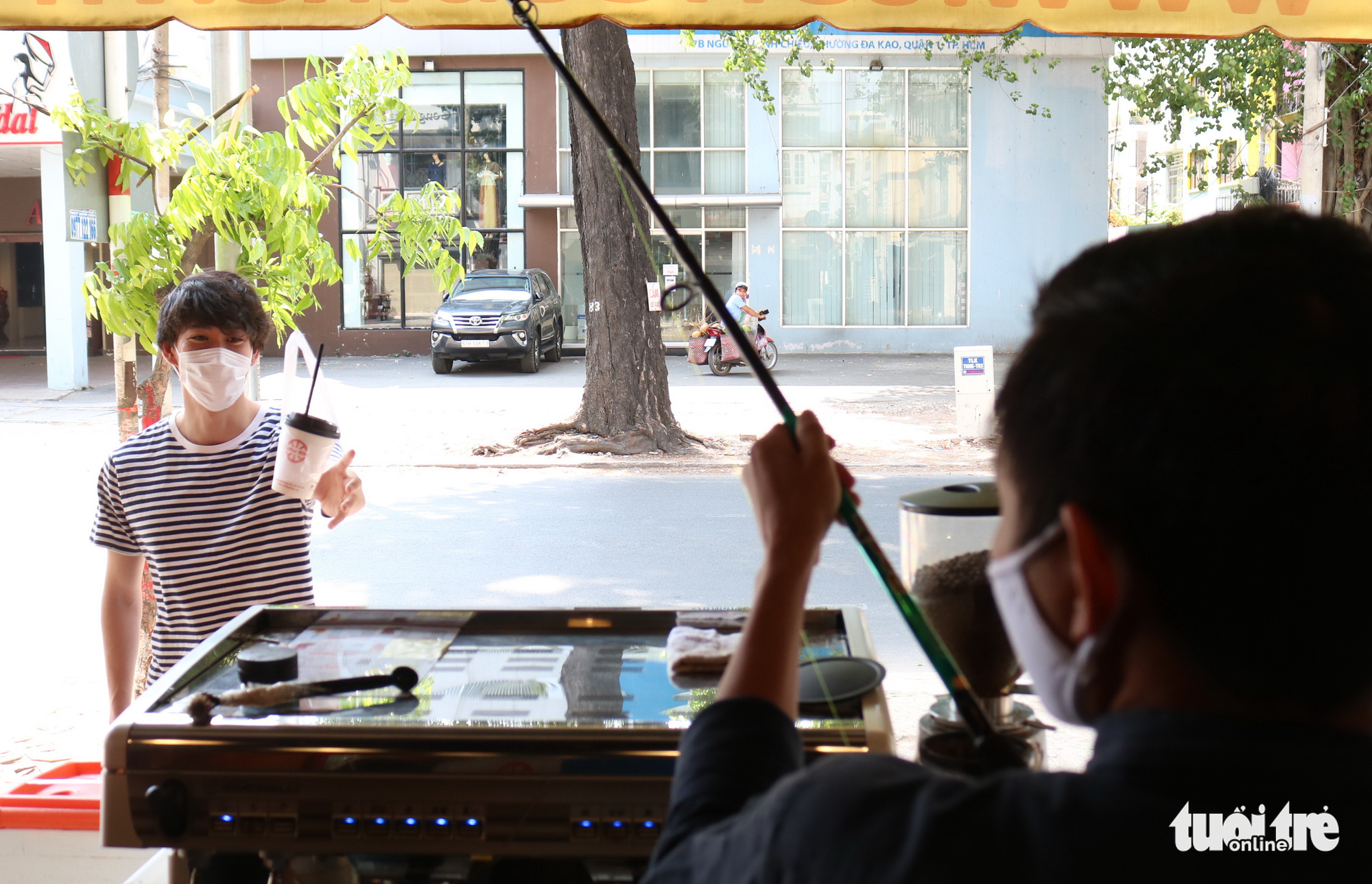 Độc đáo các cách mà người Sài Gòn đang né dịch COVID-19 - Ảnh 10.