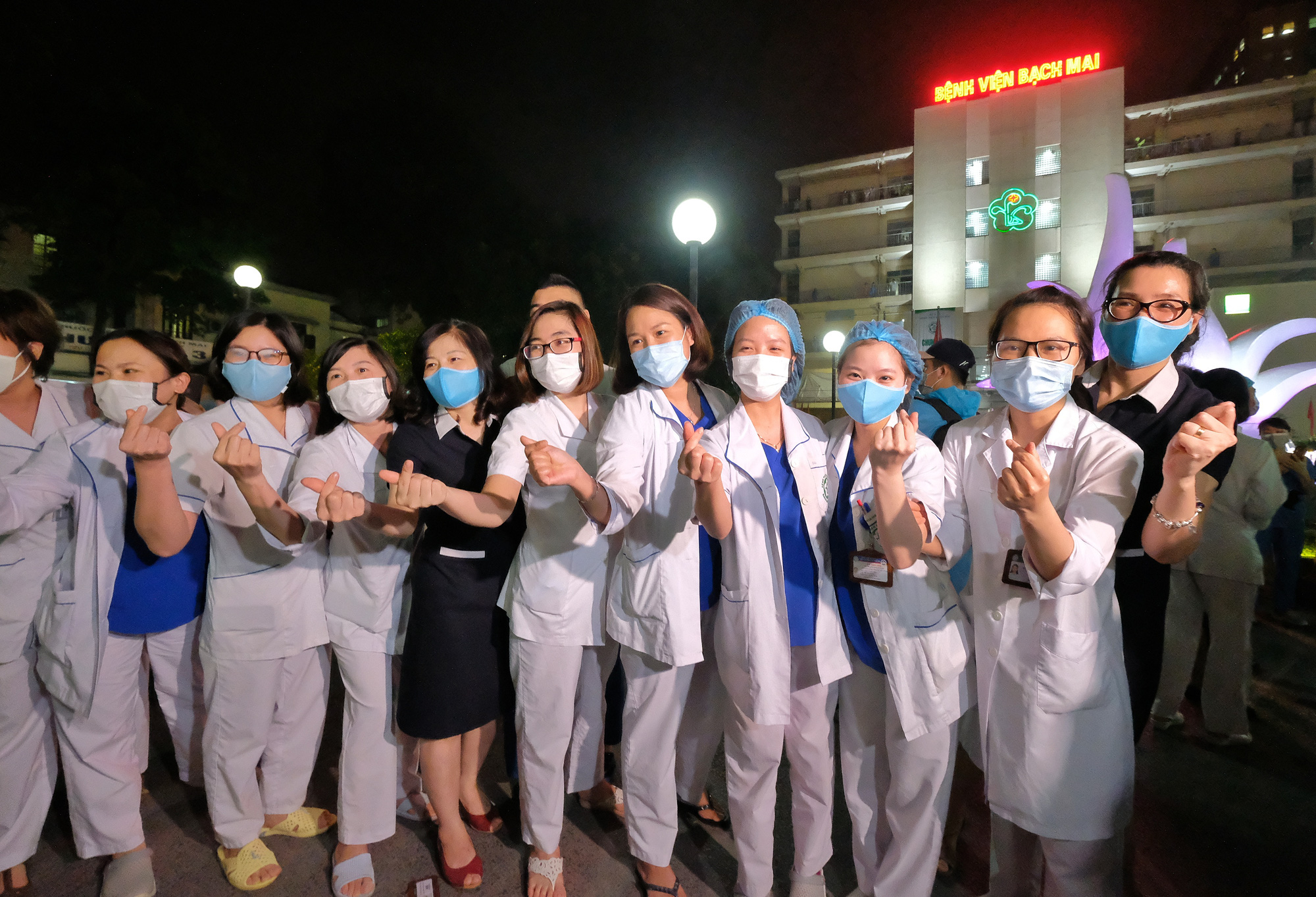 Bệnh viện Bạch Mai hết cách ly từ 0h ngày 12-4, sẽ hoạt động lại vào đầu tháng 5 - Ảnh 6. Bệnh viện Bạch Mai hết cách ly từ 0h ngày 12-4, sẽ hoạt động lại vào đầu tháng 5 - Ảnh 6.