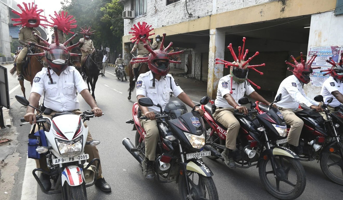 Vi phạm lệnh phong tỏa, du khách bị bắt chép phạt 500 lần câu xin lỗi - Ảnh 2.