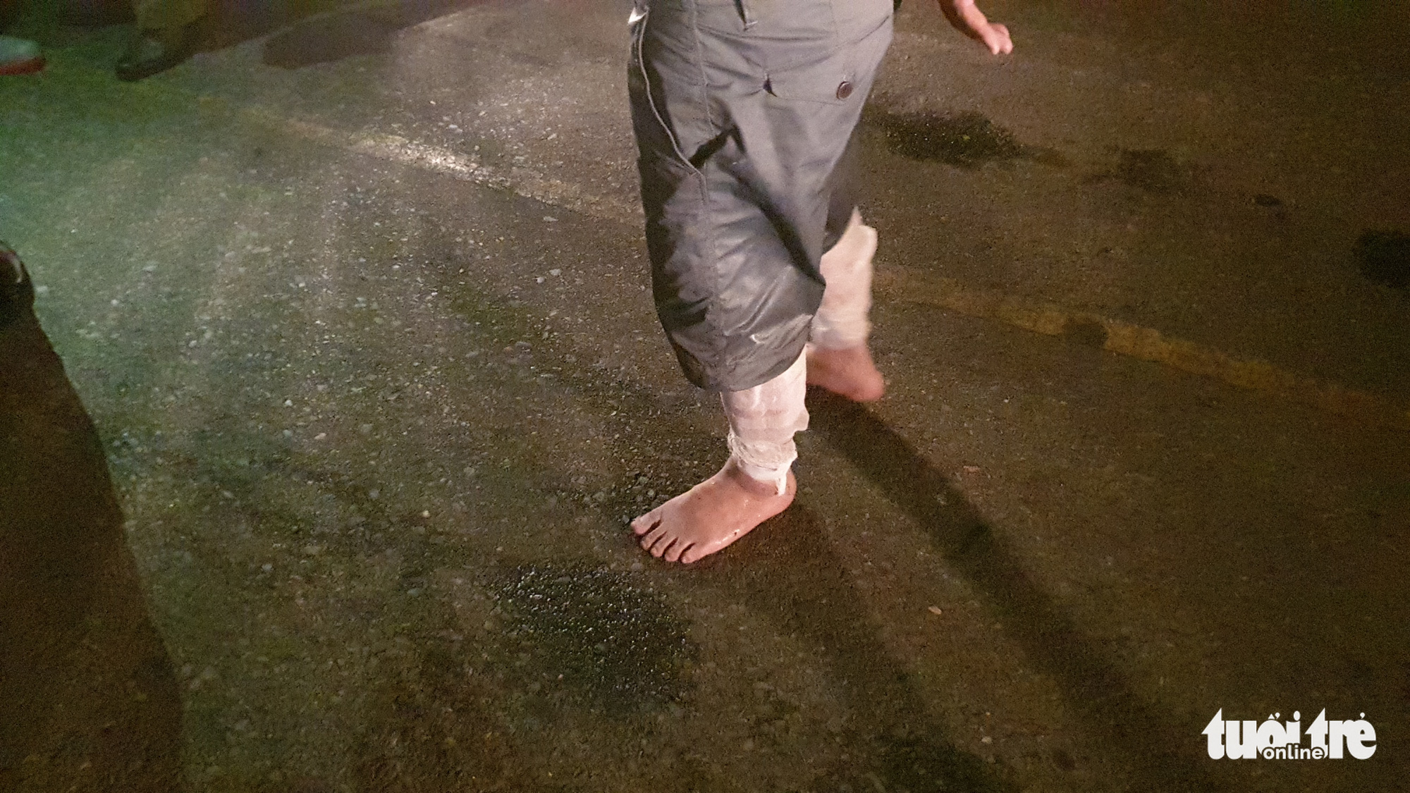 Cháy lớn trong Khu chế xuất Tân Thuận, nhiều lính cứu hỏa bị thương - Ảnh 5.