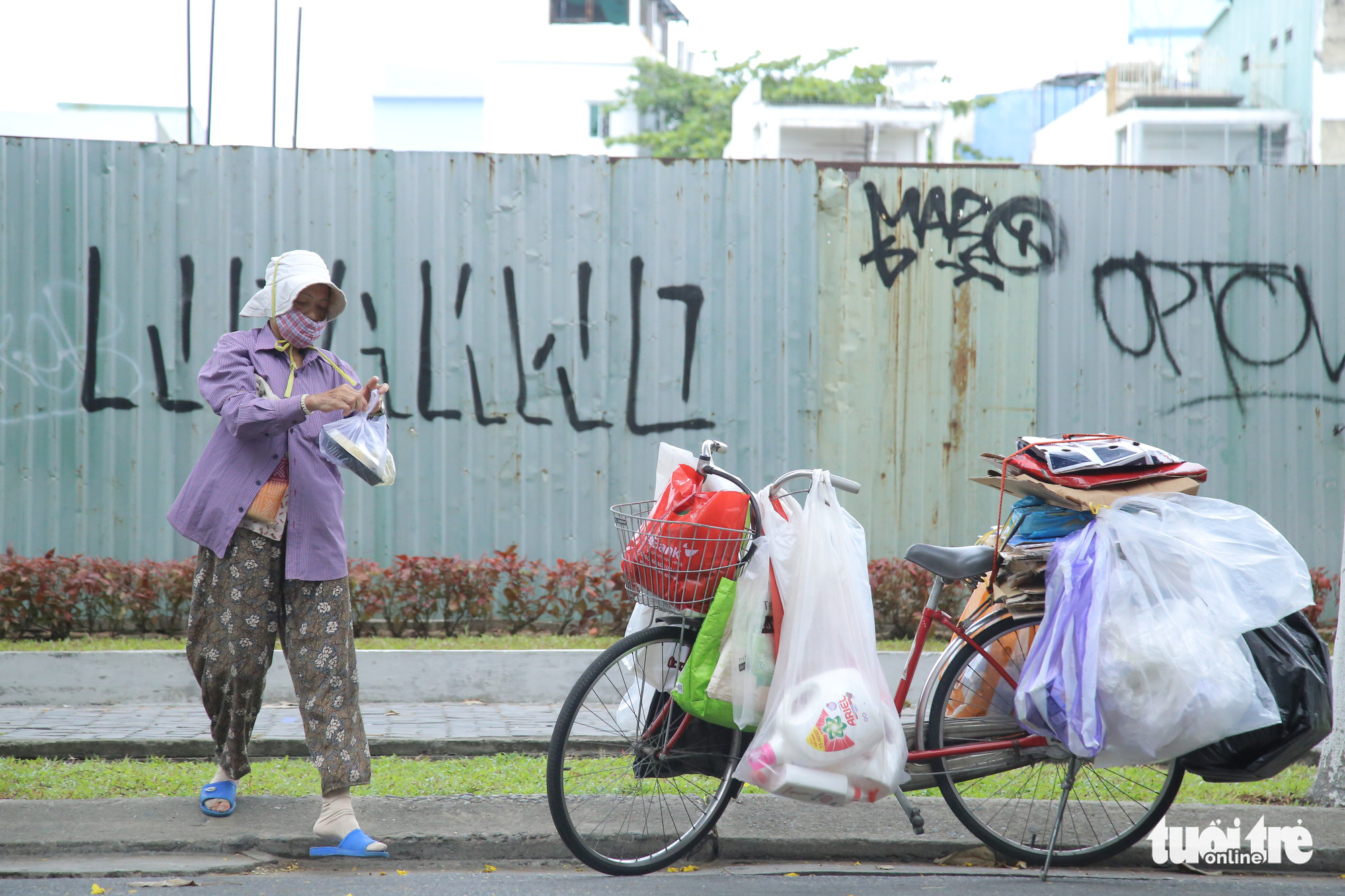 Ấm lòng những suất cơm miễn phí giữa mùa dịch - Ảnh 9.
