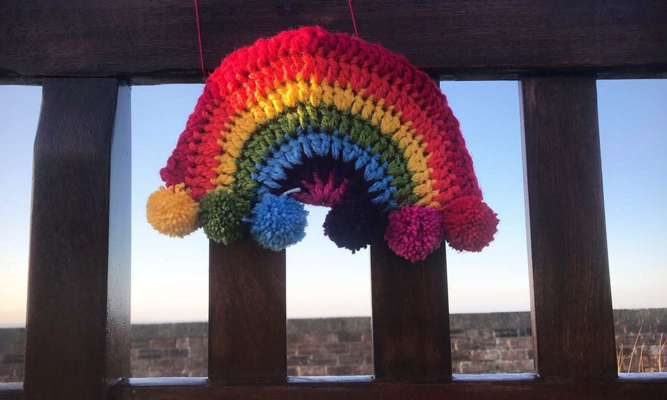 Ý nghĩa đằng sau những chiếc cầu vồng trên mỗi nhà người dân thời COVID-19 - Ảnh 7. Ý nghĩa đằng sau những chiếc cầu vồng trên mỗi nhà người dân thời COVID-19 - Ảnh 7.