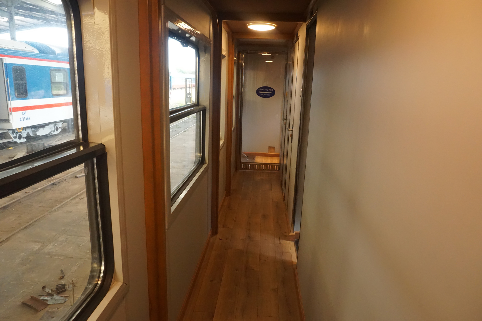 Toa tàu lửa có quầy bar do kỹ sư Việt Nam đóng sắp đưa vào khai thác - Ảnh 4. Toa tàu lửa có quầy bar do kỹ sư Việt Nam đóng sắp đưa vào khai thác - Ảnh 4.