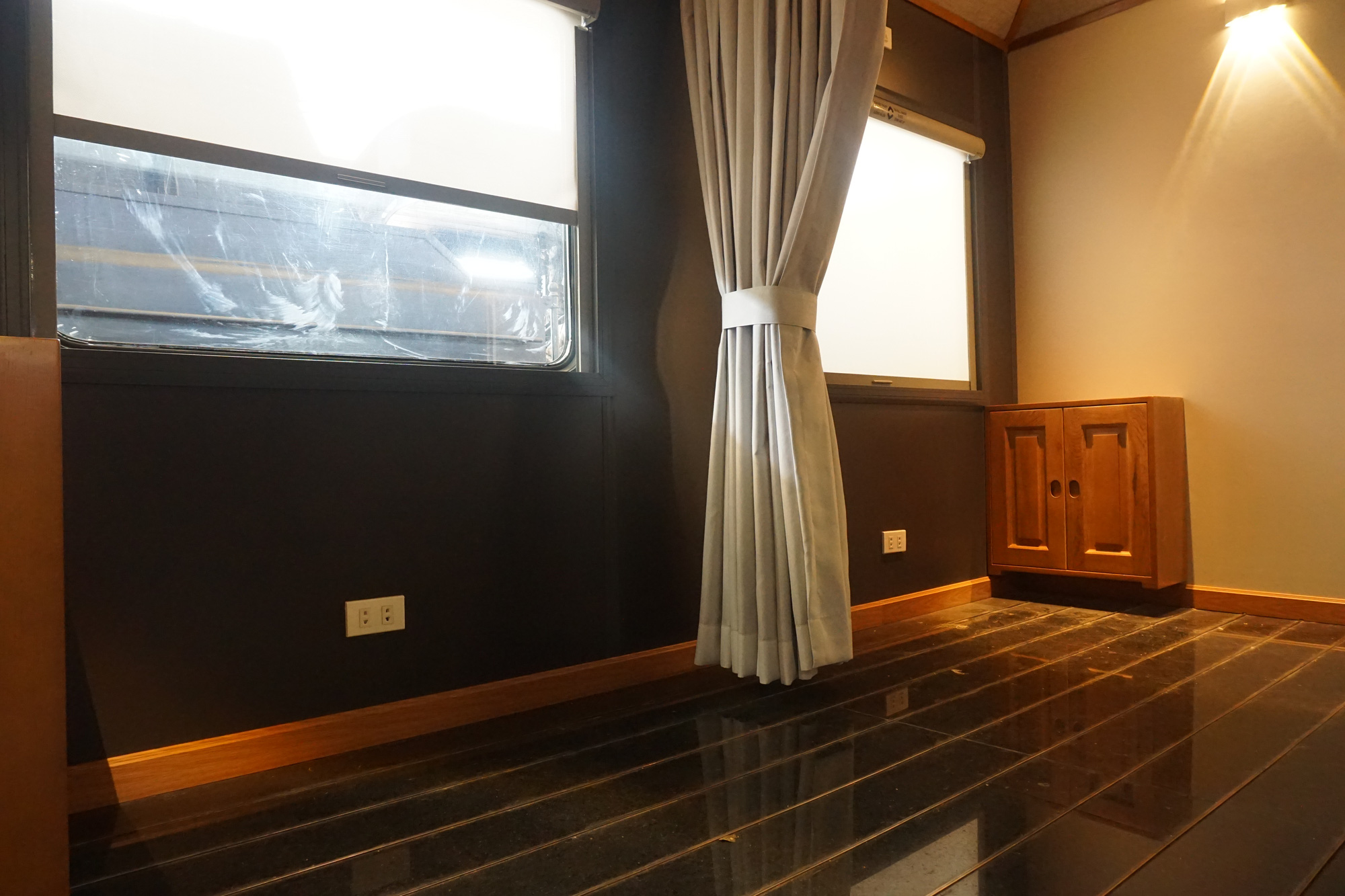 Toa tàu lửa có quầy bar do kỹ sư Việt Nam đóng sắp đưa vào khai thác - Ảnh 5. Toa tàu lửa có quầy bar do kỹ sư Việt Nam đóng sắp đưa vào khai thác - Ảnh 5.