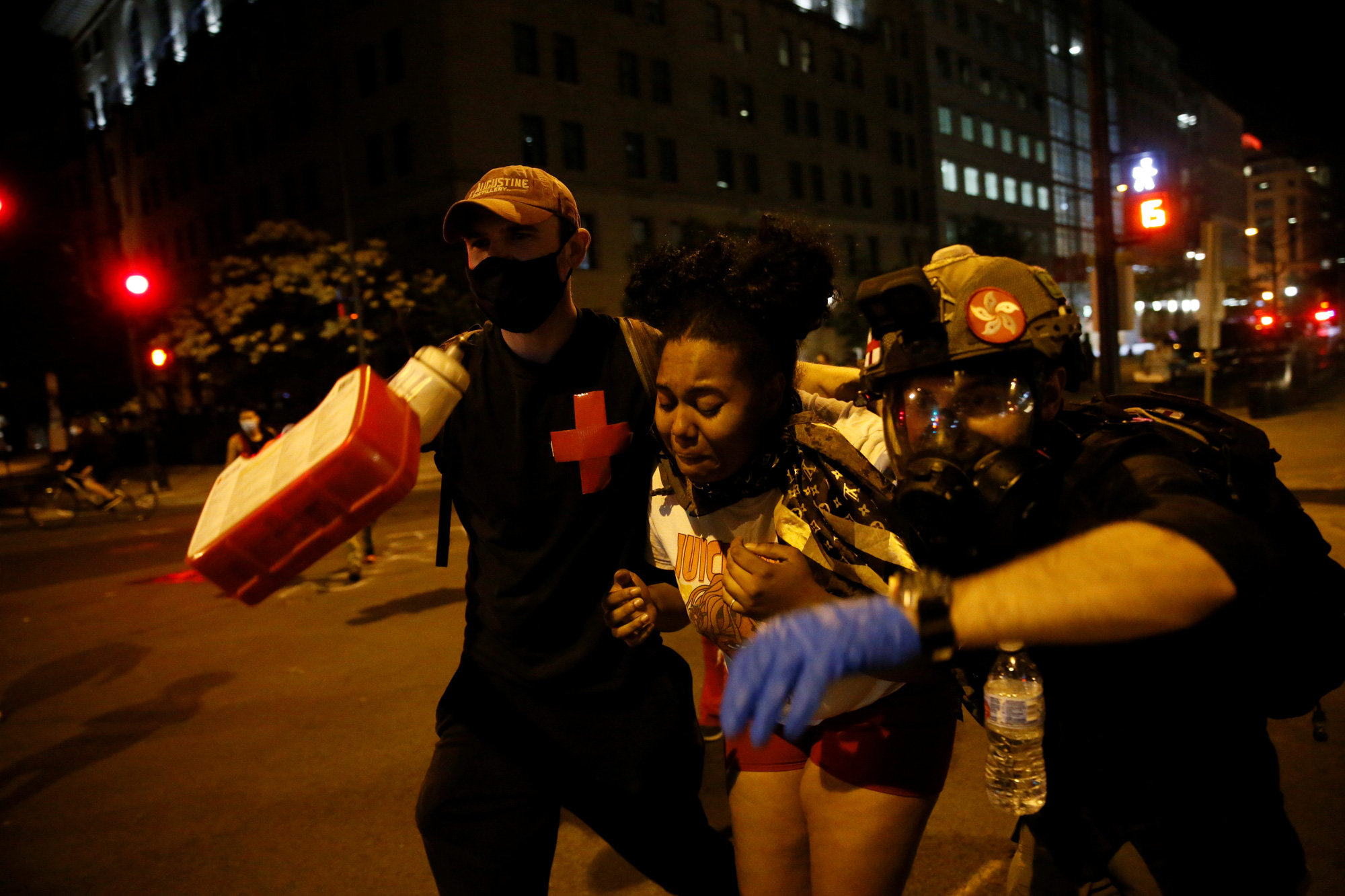 Nước Mỹ những đêm chìm trong bạo loạn - Ảnh 3. Nước Mỹ những đêm chìm trong bạo loạn - Ảnh 3.