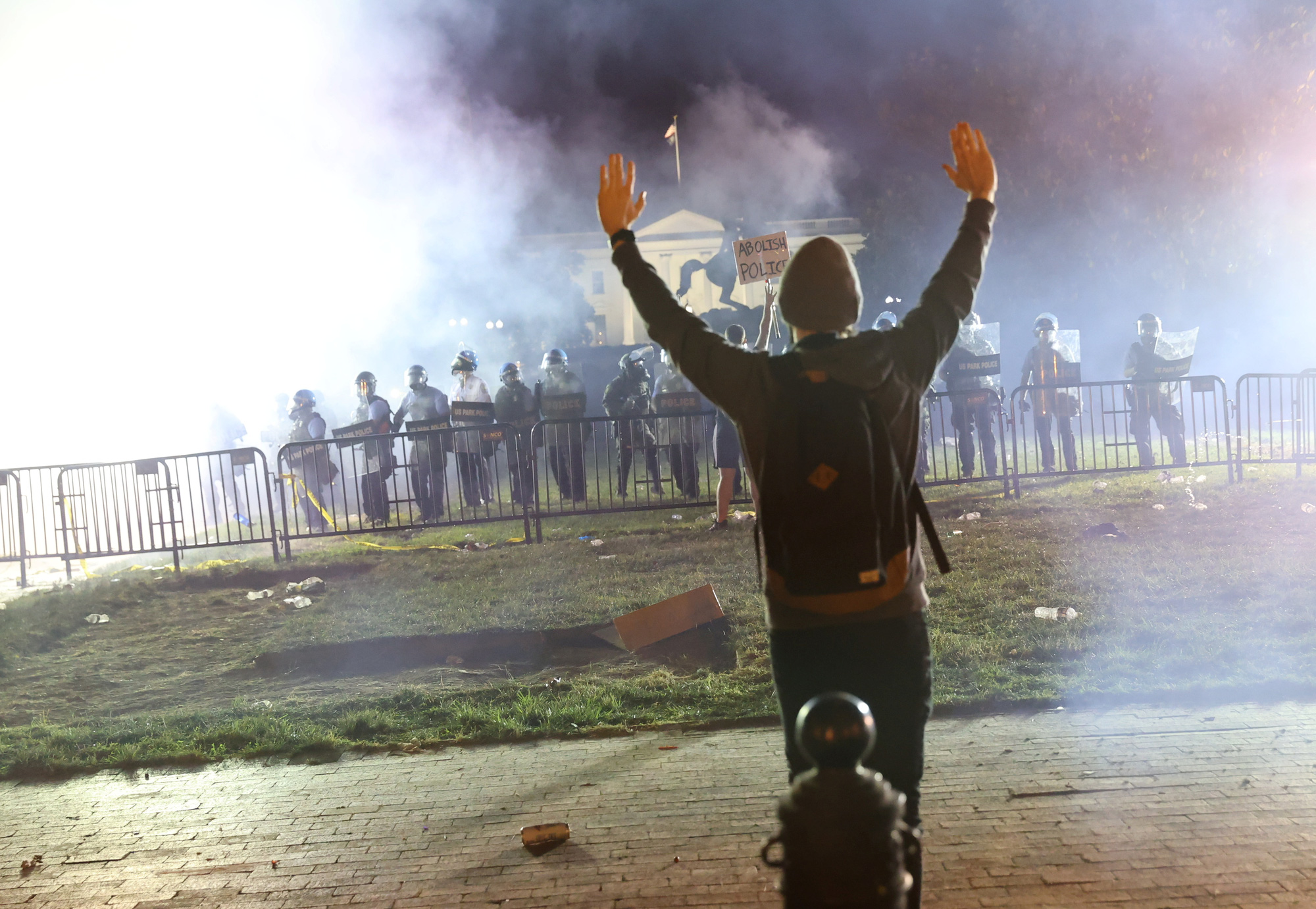 Nước Mỹ những đêm chìm trong bạo loạn - Ảnh 10. Nước Mỹ những đêm chìm trong bạo loạn - Ảnh 10.